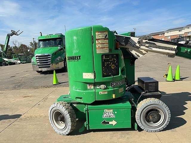 2013 JLG E300AJP-16