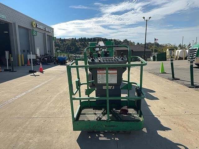 2013 JLG E300AJP-18
