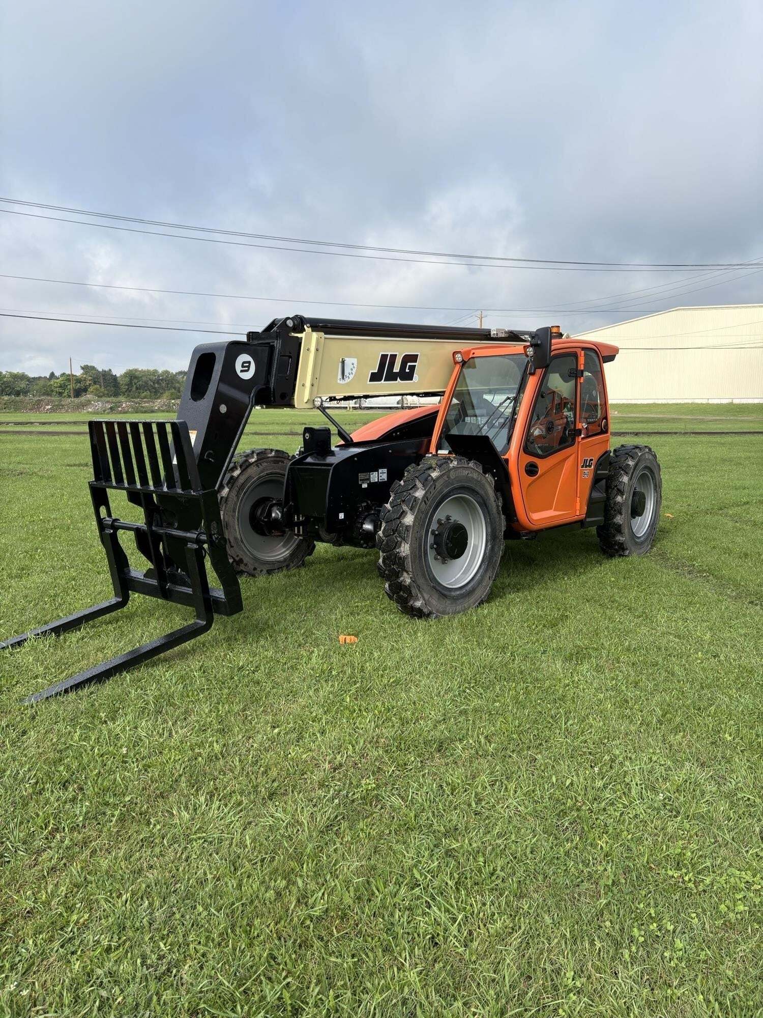 2022 JLG 943