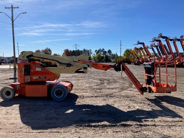 2017 JLG E400AJPN-3