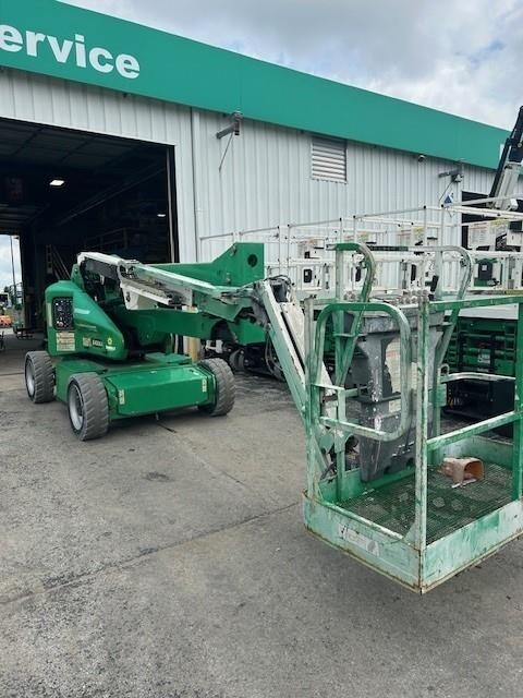 2015 JLG E450AJ