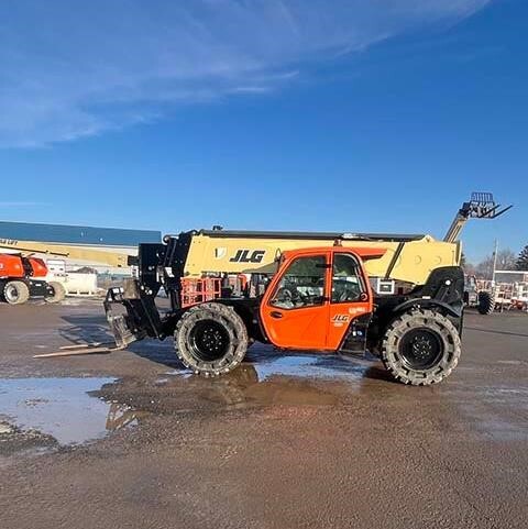 2019 JLG 1055
