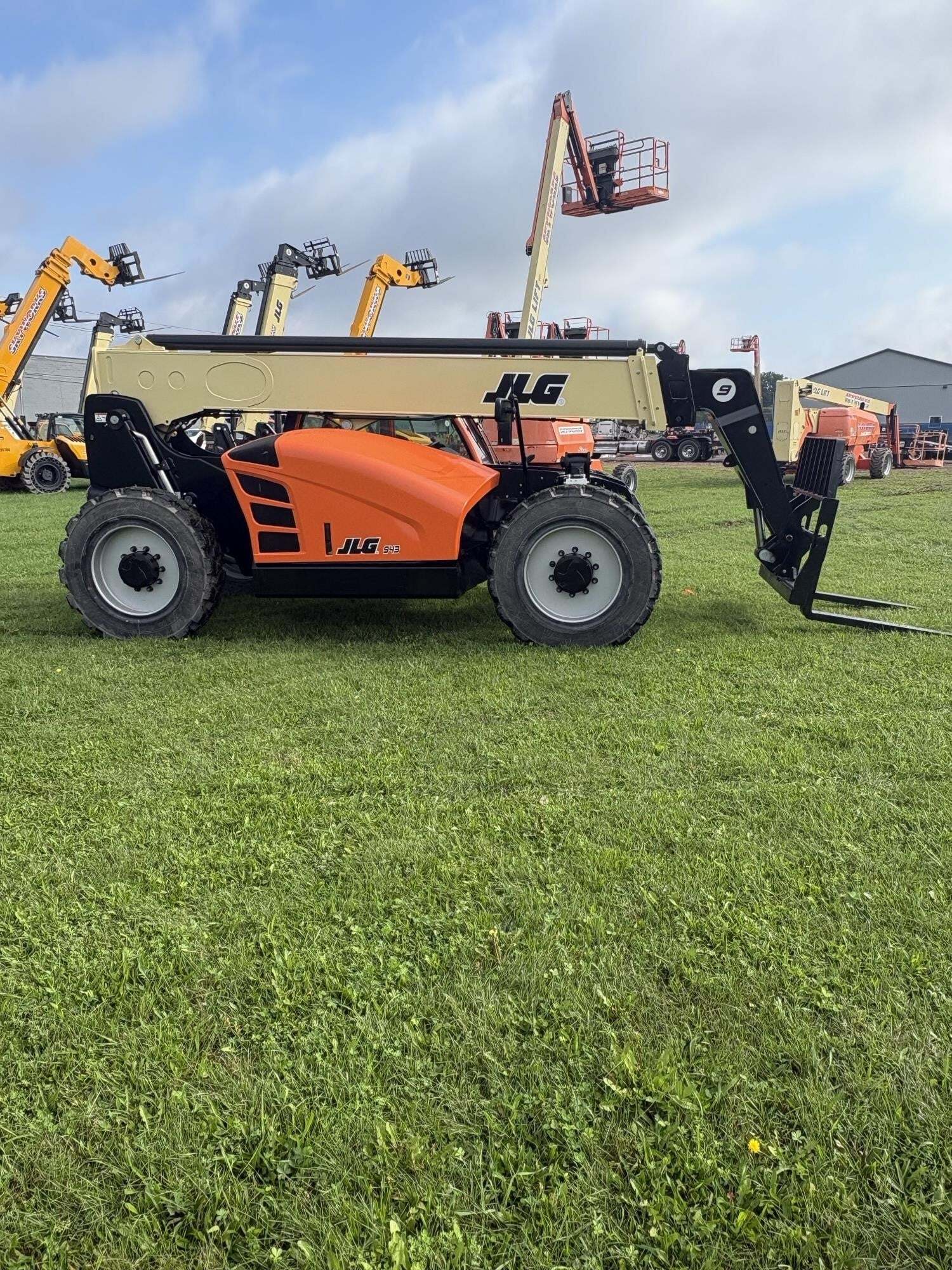 2022 JLG 943-6