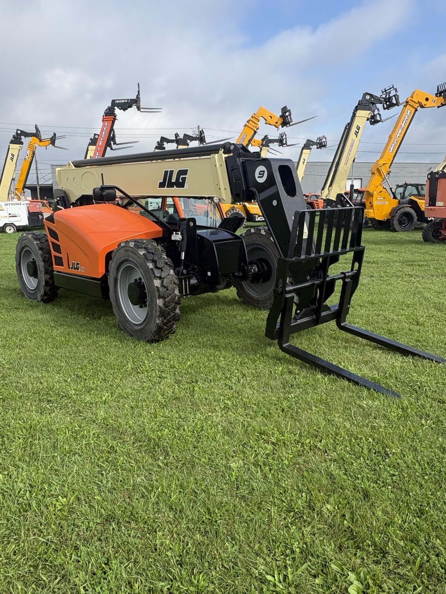 2022 JLG 943-7