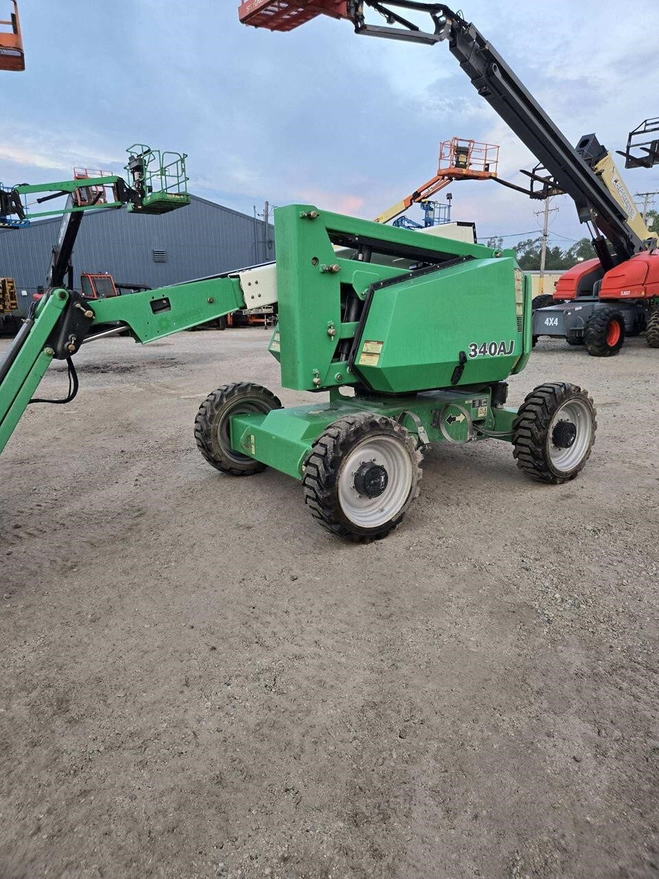 2017 JLG 340AJ-2