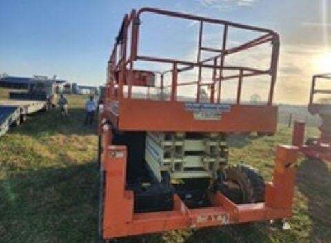 2018 JLG 330LRT-4
