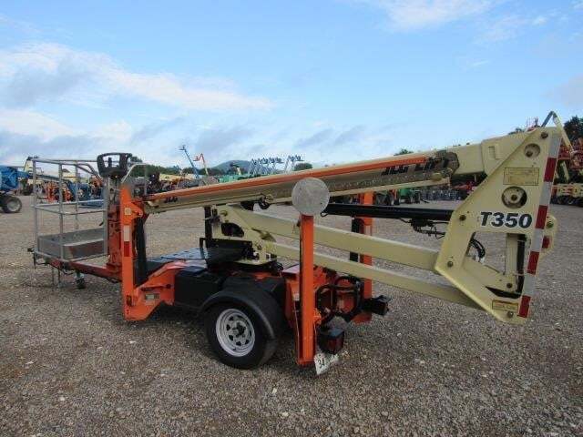 2019 JLG T350-8