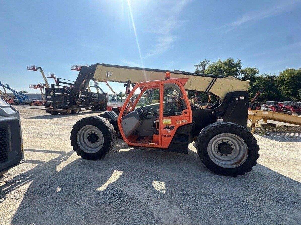 2018 JLG 742