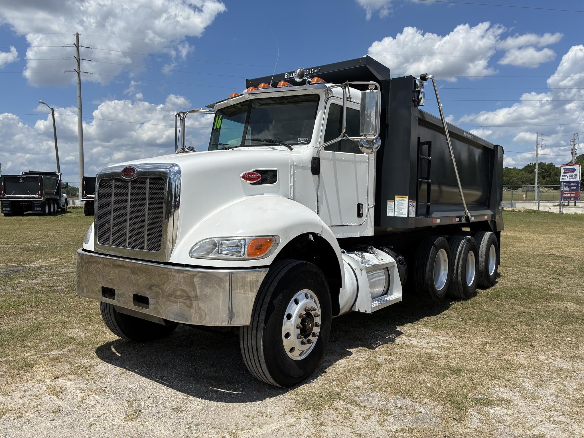 Photo of a 2016 Peterbilt 382