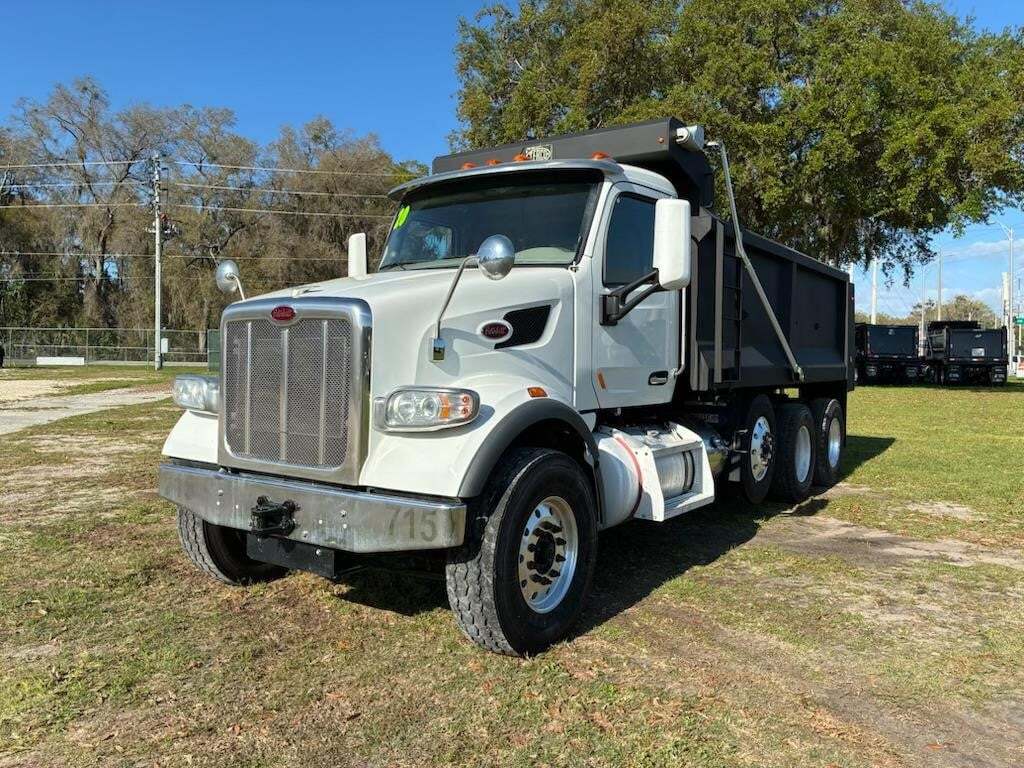 Photo of a 2020 Peterbilt 567