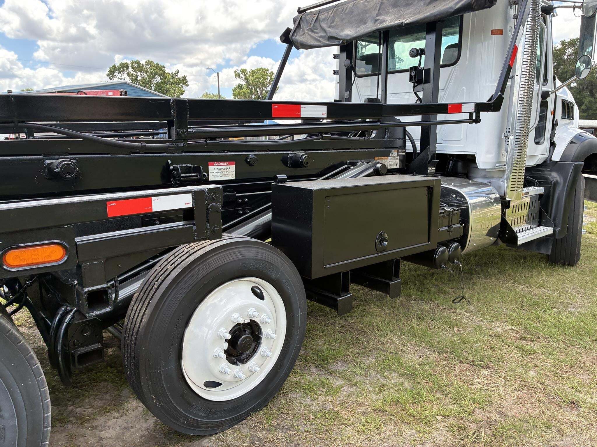 2013 Mack GRANITE GU813