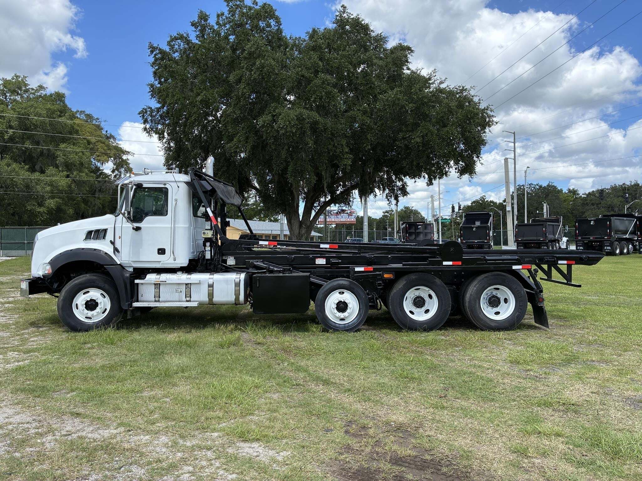 2013 Mack GRANITE GU813