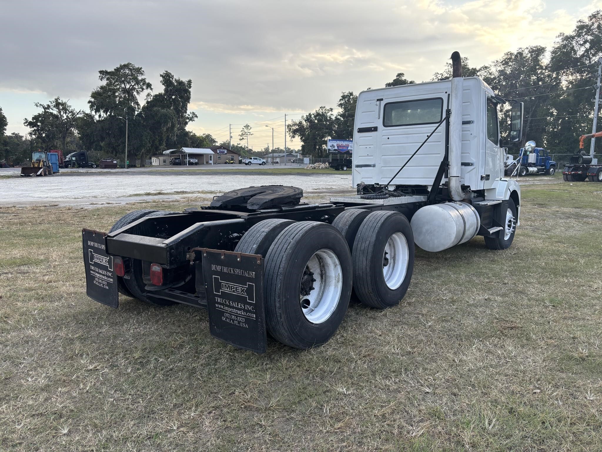 2009 Volvo VNL64T300