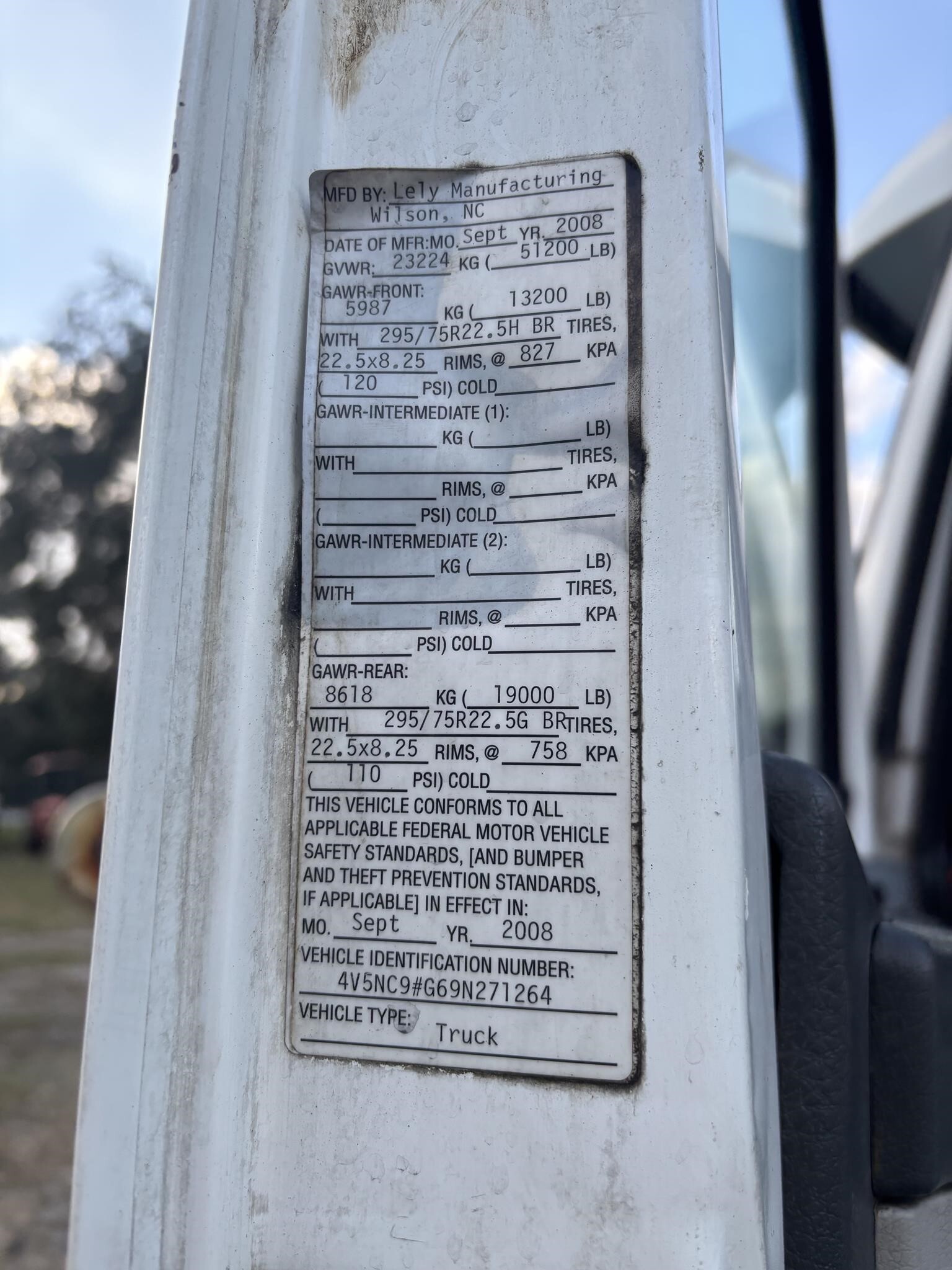 2009 Volvo VNL64T300