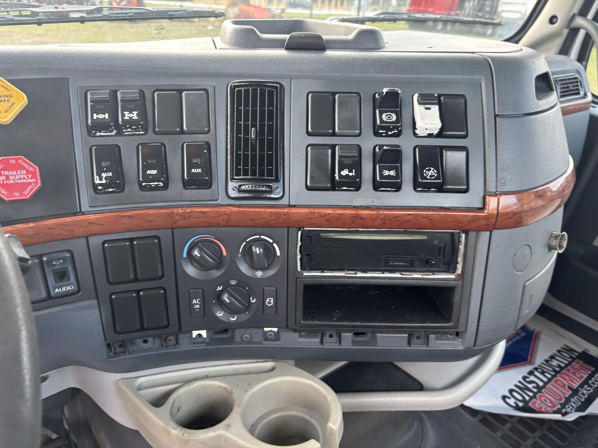 2009 Volvo VNL64T300