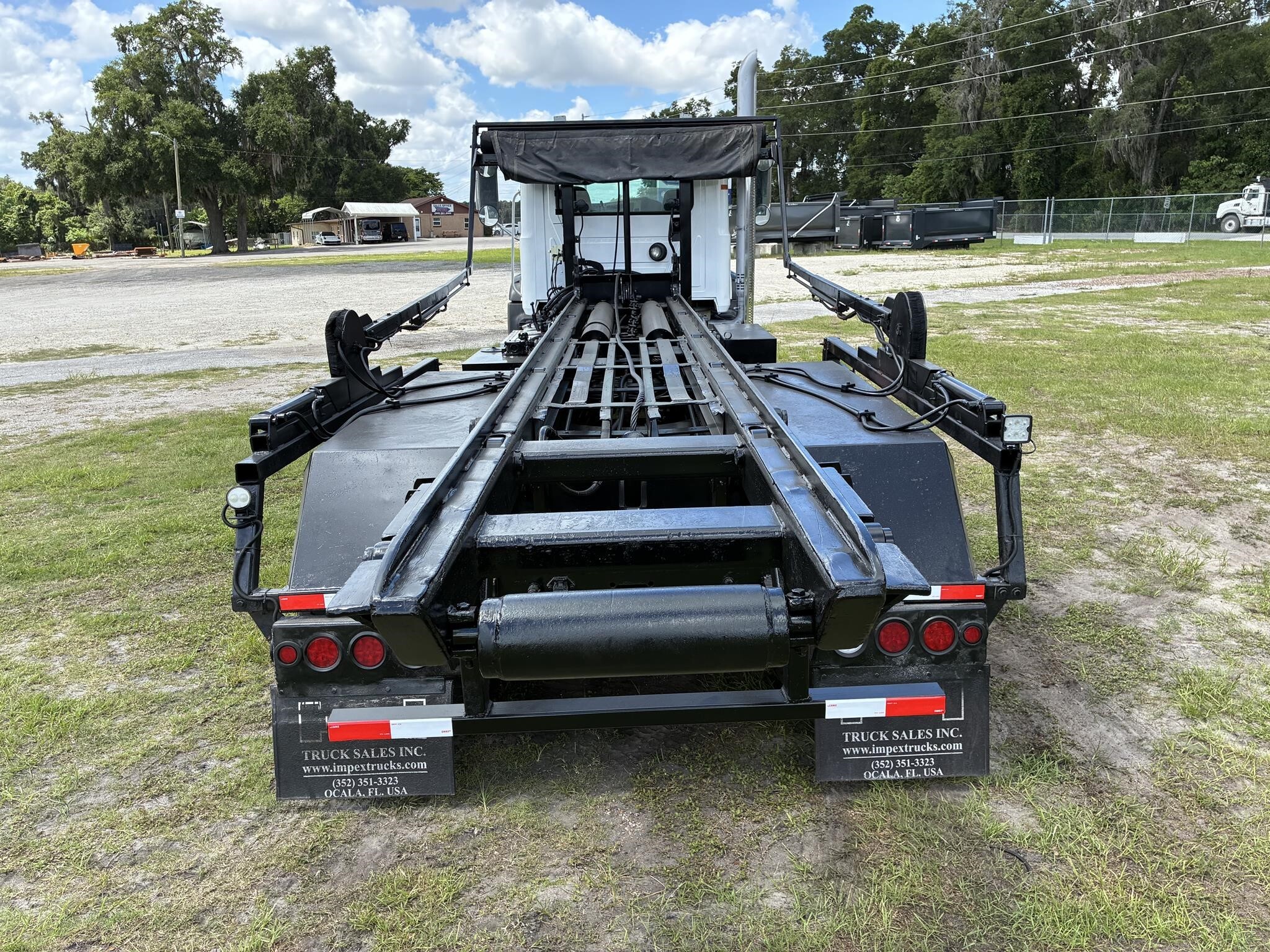 2013 Mack GRANITE GU813