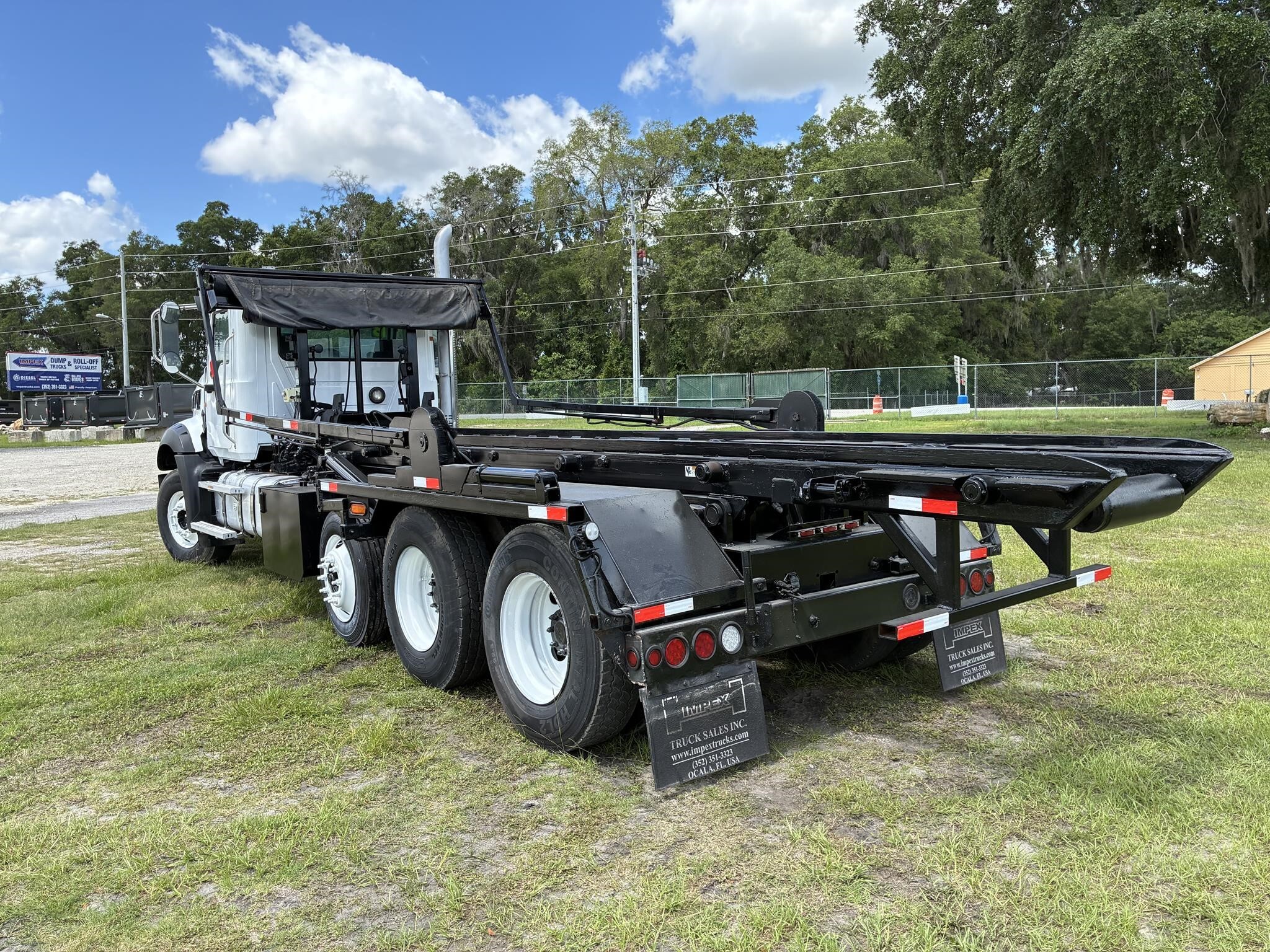 2013 Mack GRANITE GU813