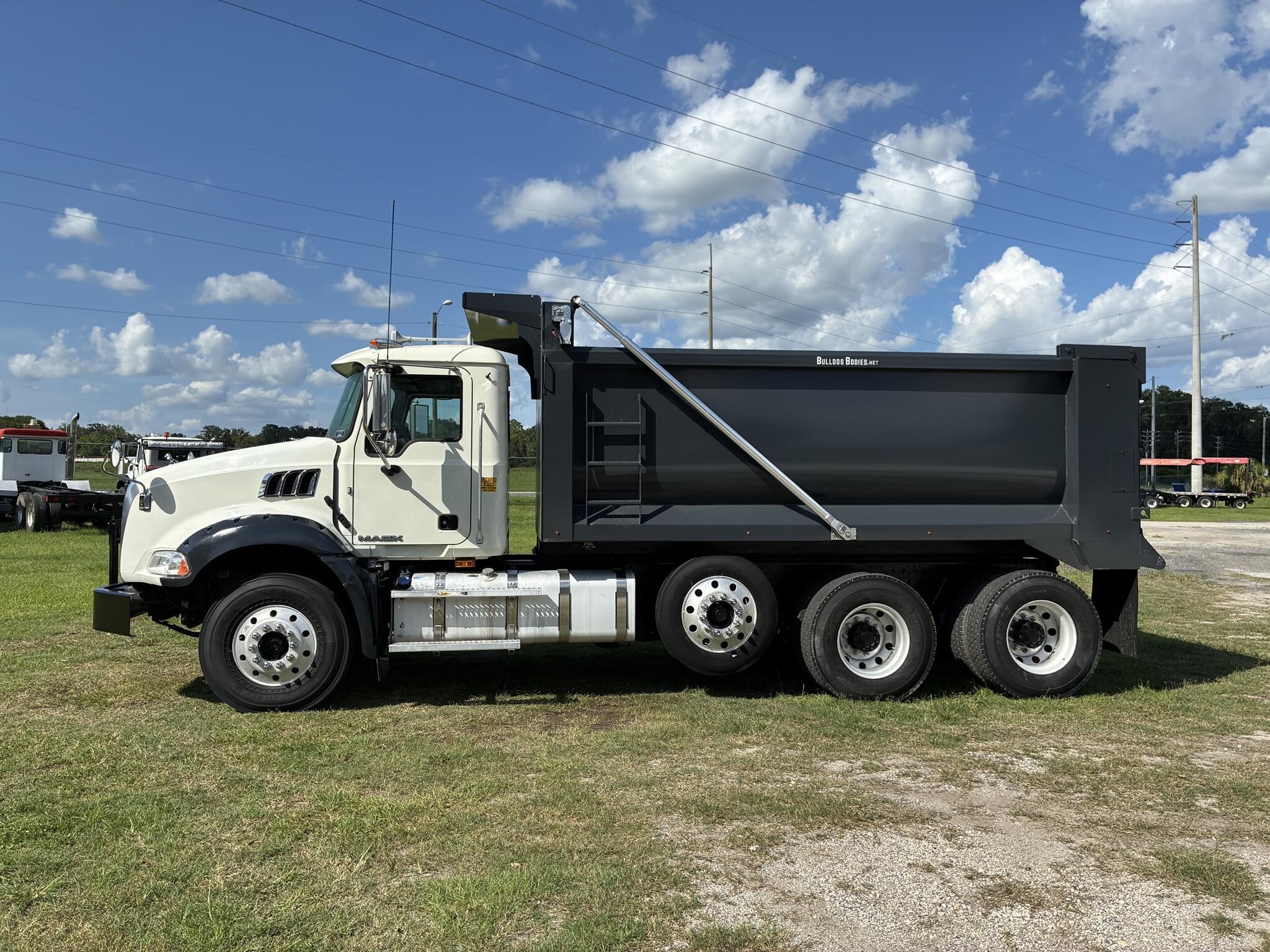 2015 Mack GRANITE GU813