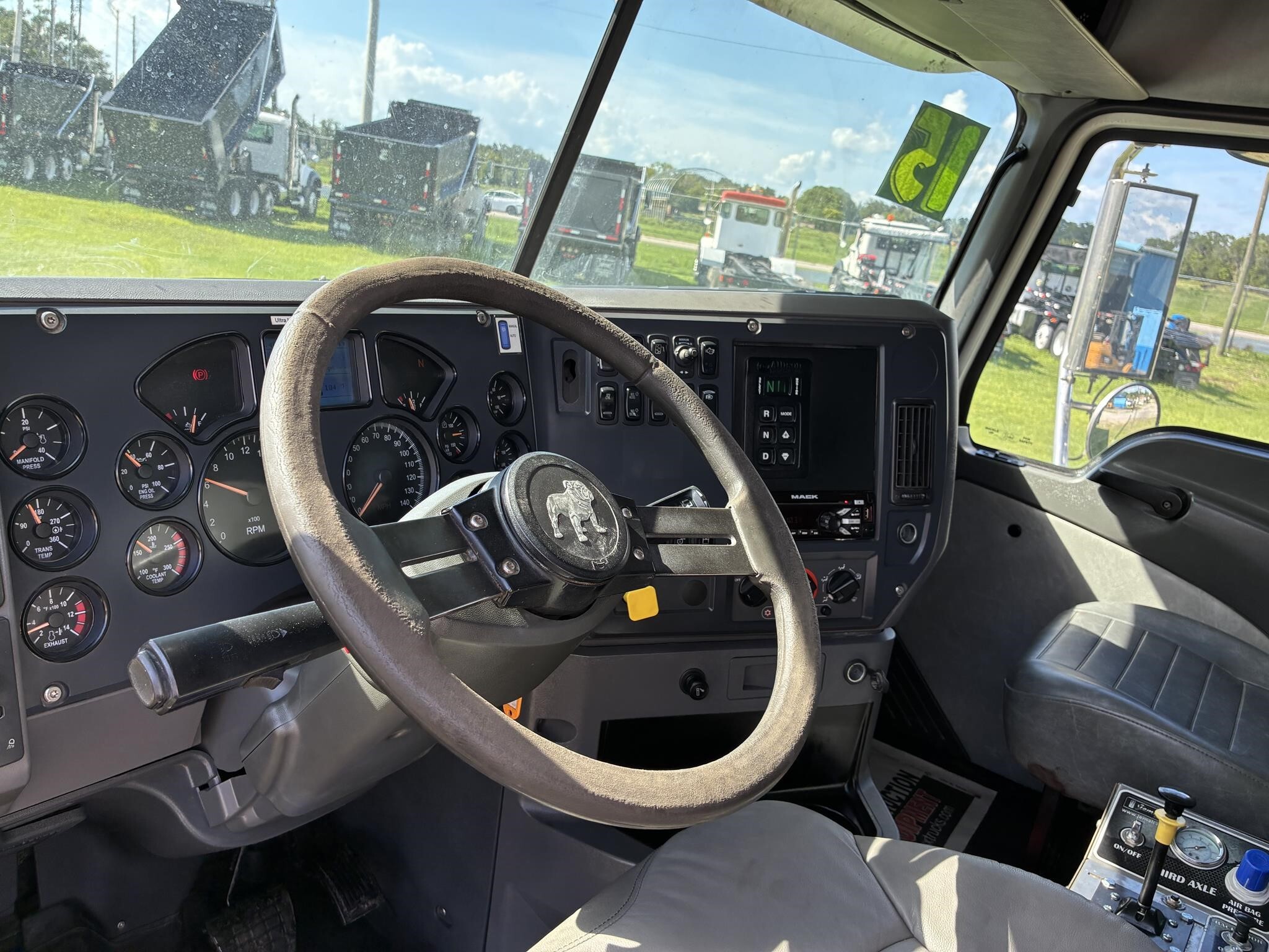 2015 Mack GRANITE GU813
