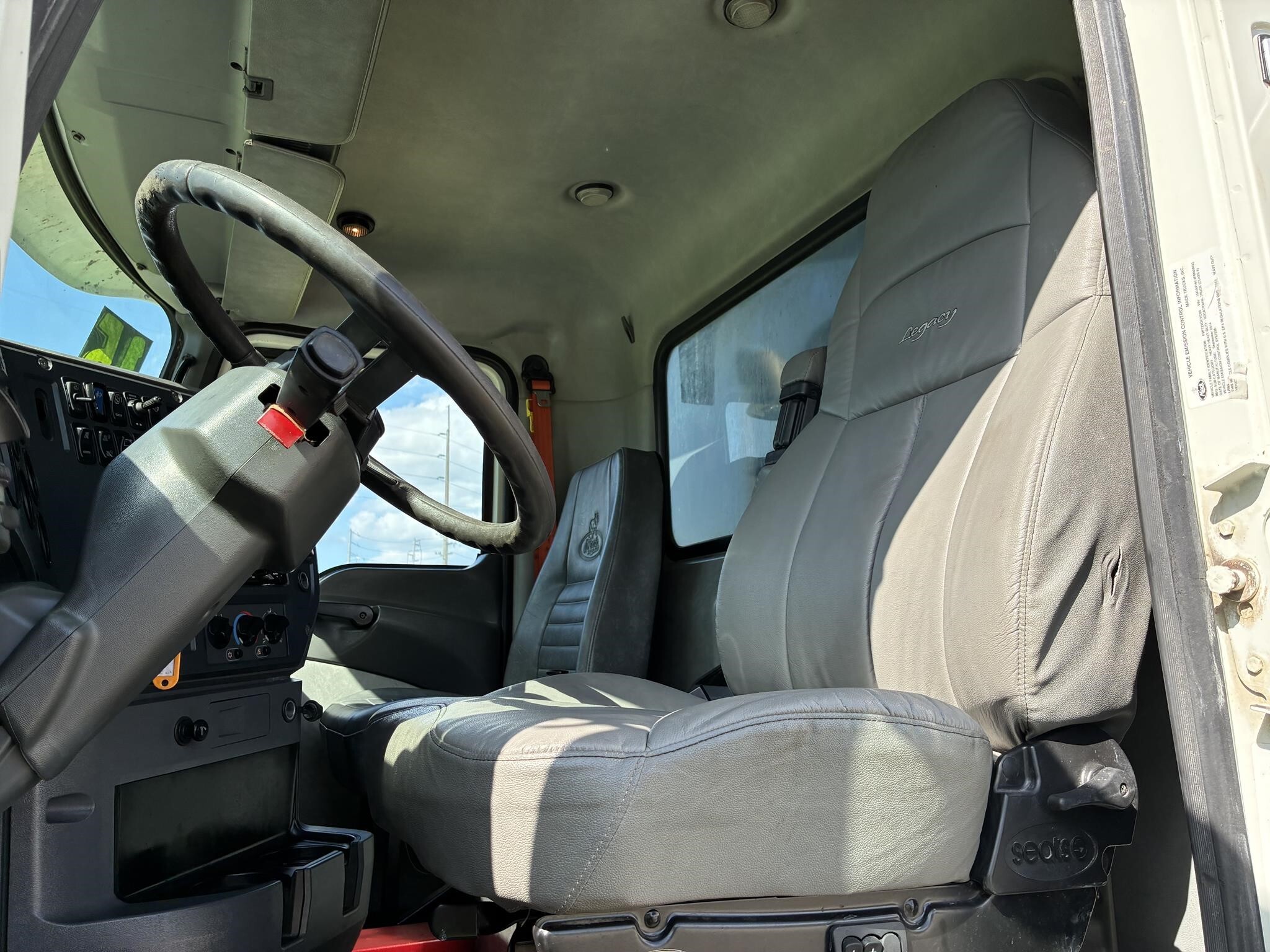 2015 Mack GRANITE GU813