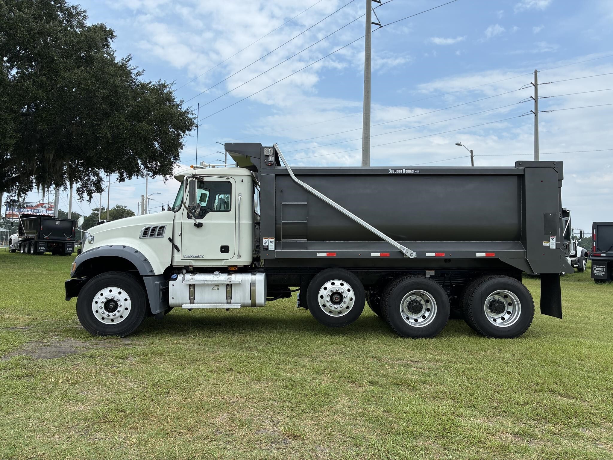 2015 Mack GRANITE GU713