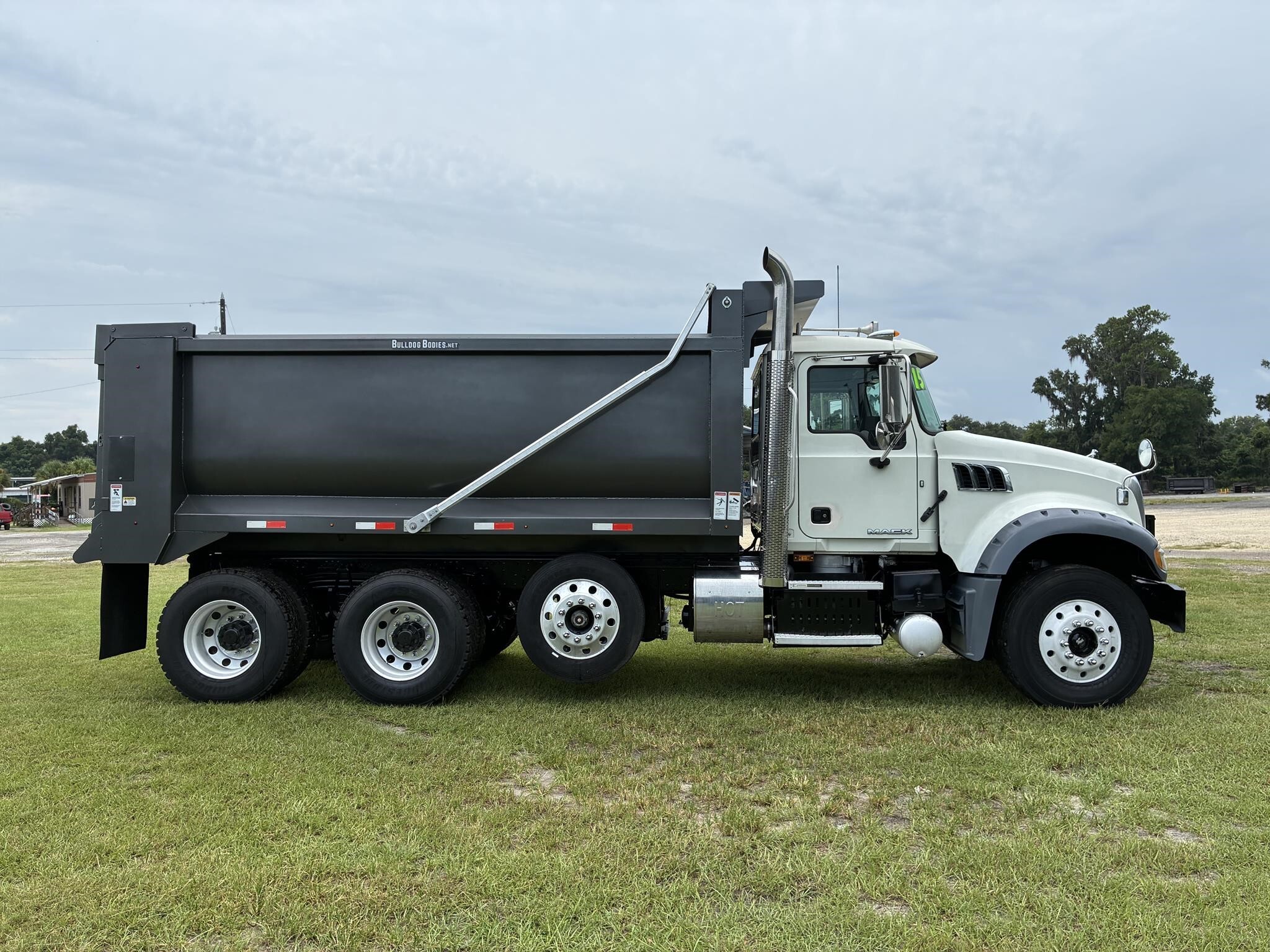 2015 Mack GRANITE GU713