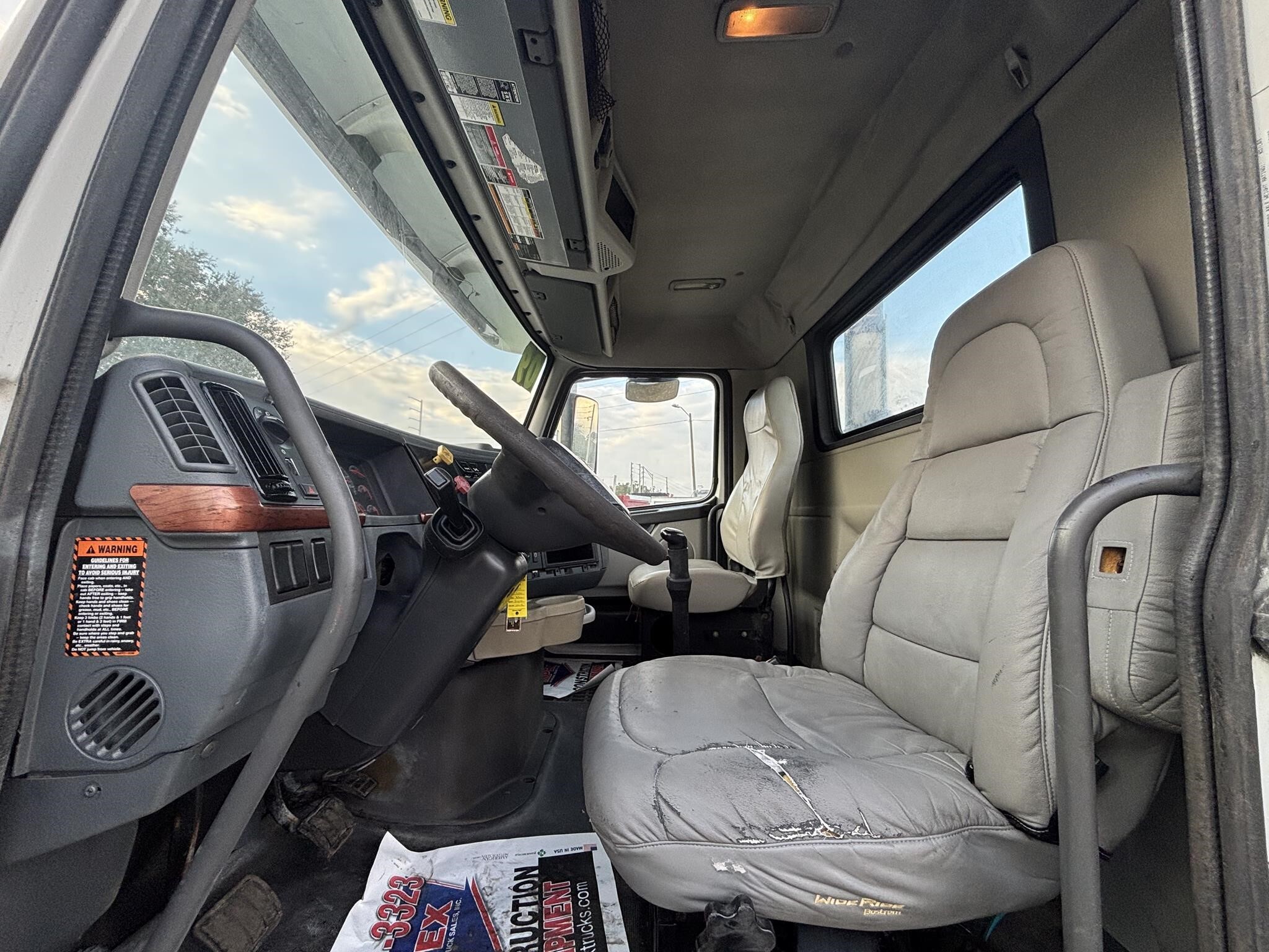 2009 Volvo VNL64T300
