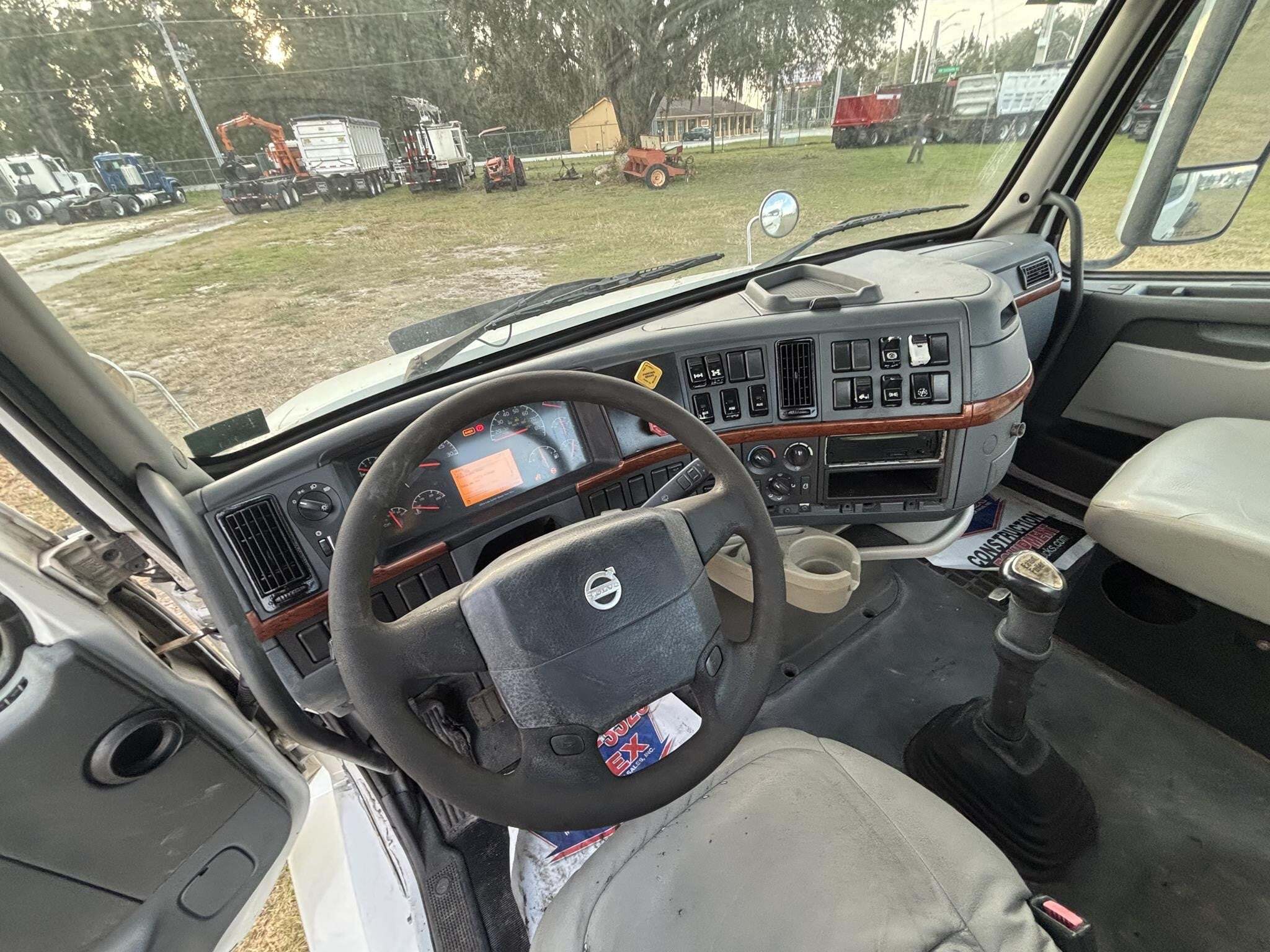 2009 Volvo VNL64T300