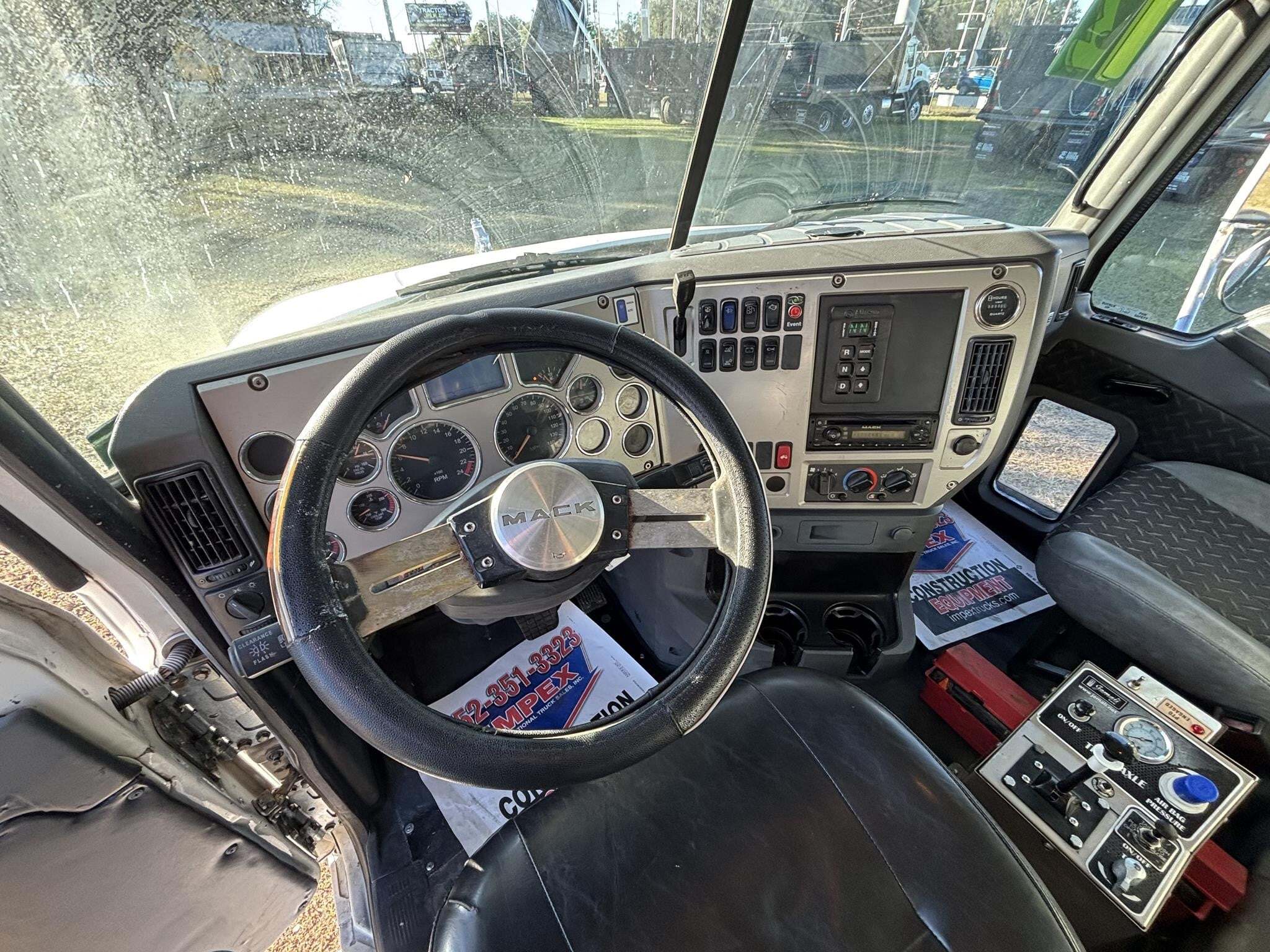 2013 Mack GRANITE GU713