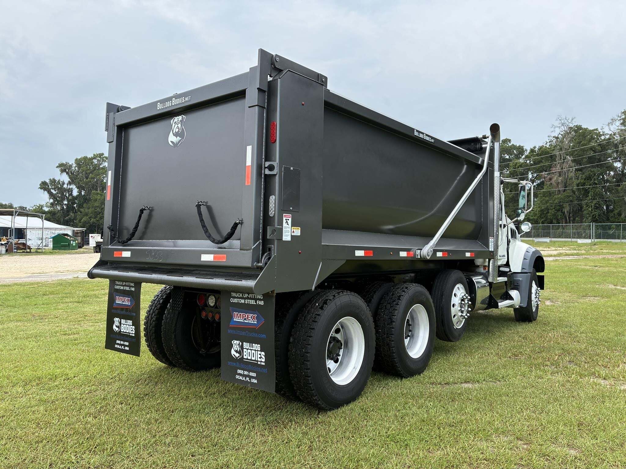 2015 Mack GRANITE GU713