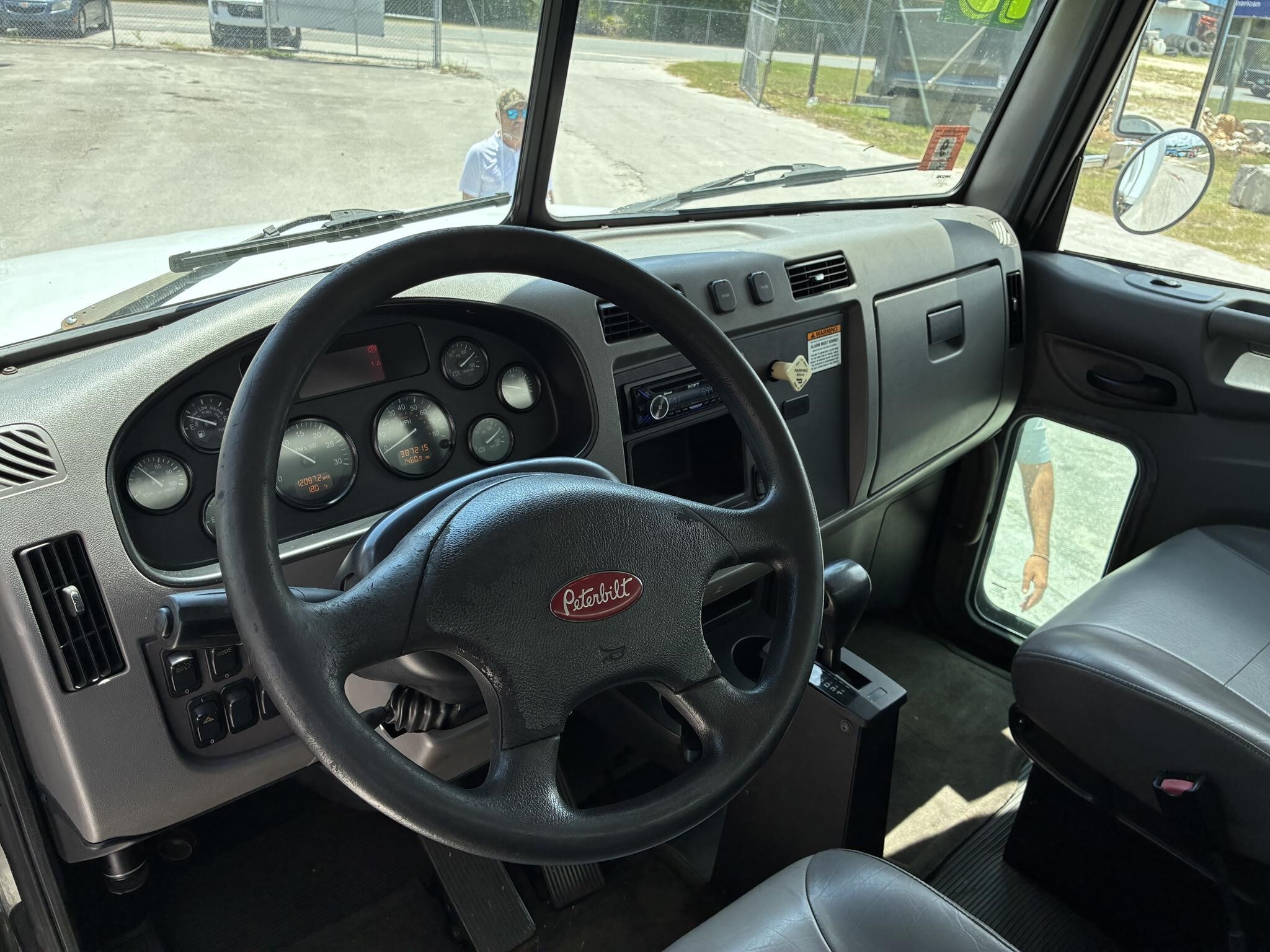 2013 Peterbilt 337