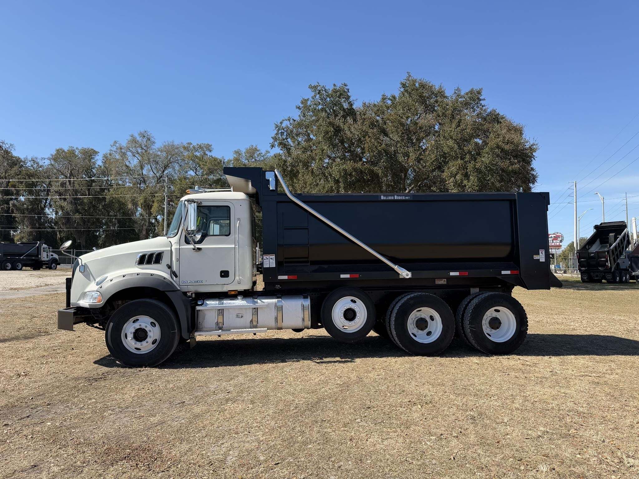 2015 Mack GRANITE GU813