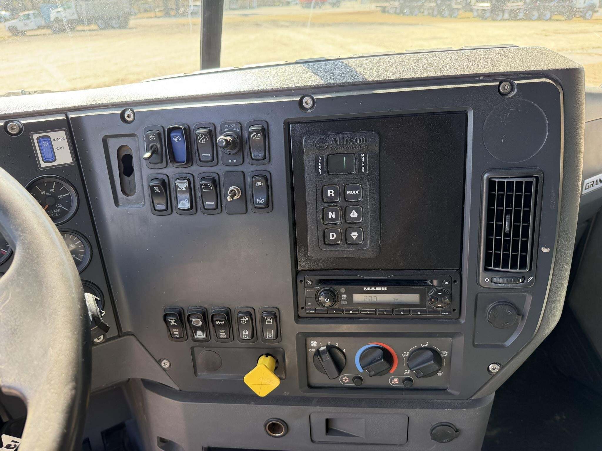 2015 Mack GRANITE GU813