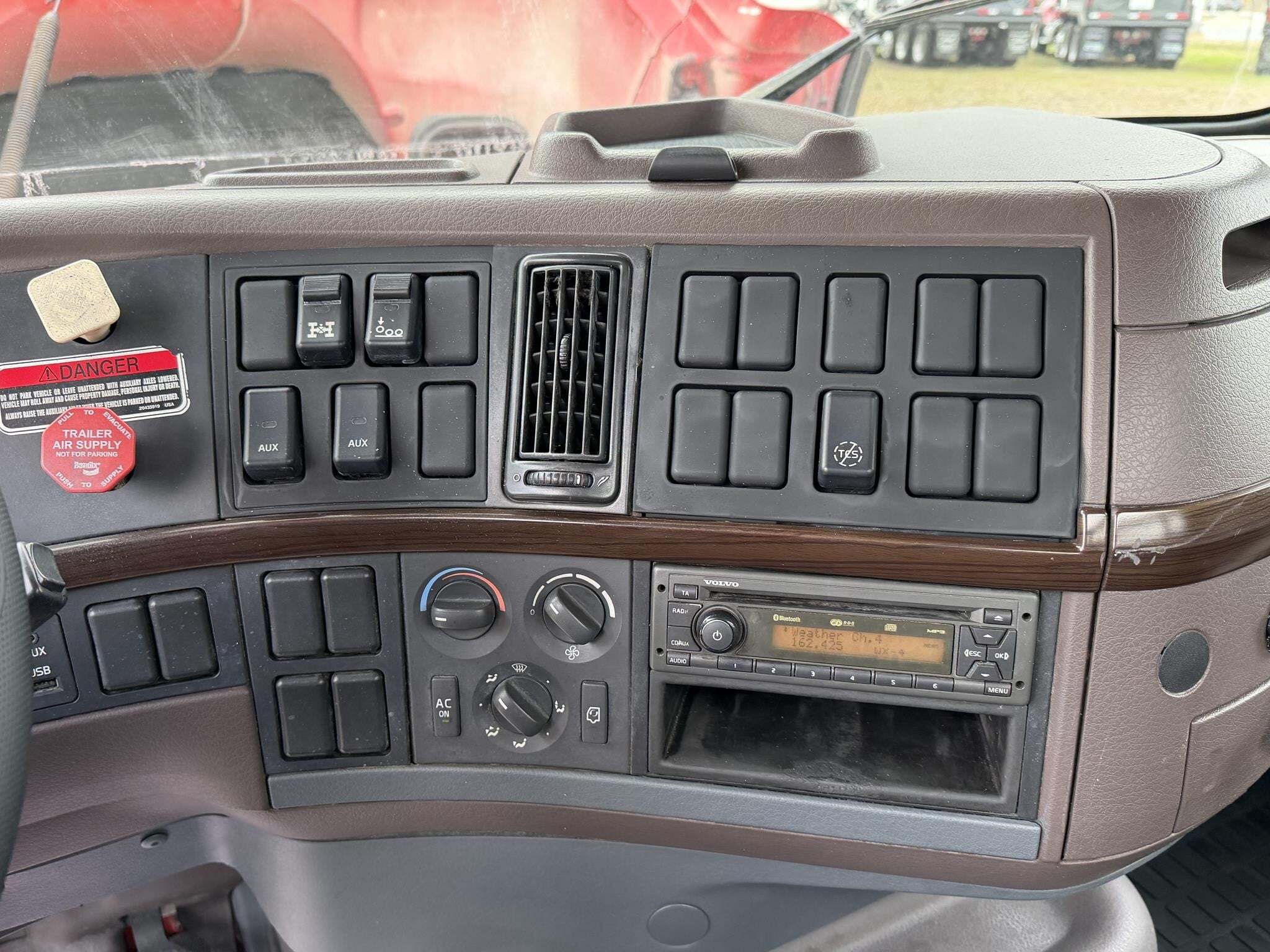 2014 Volvo VHD84B200