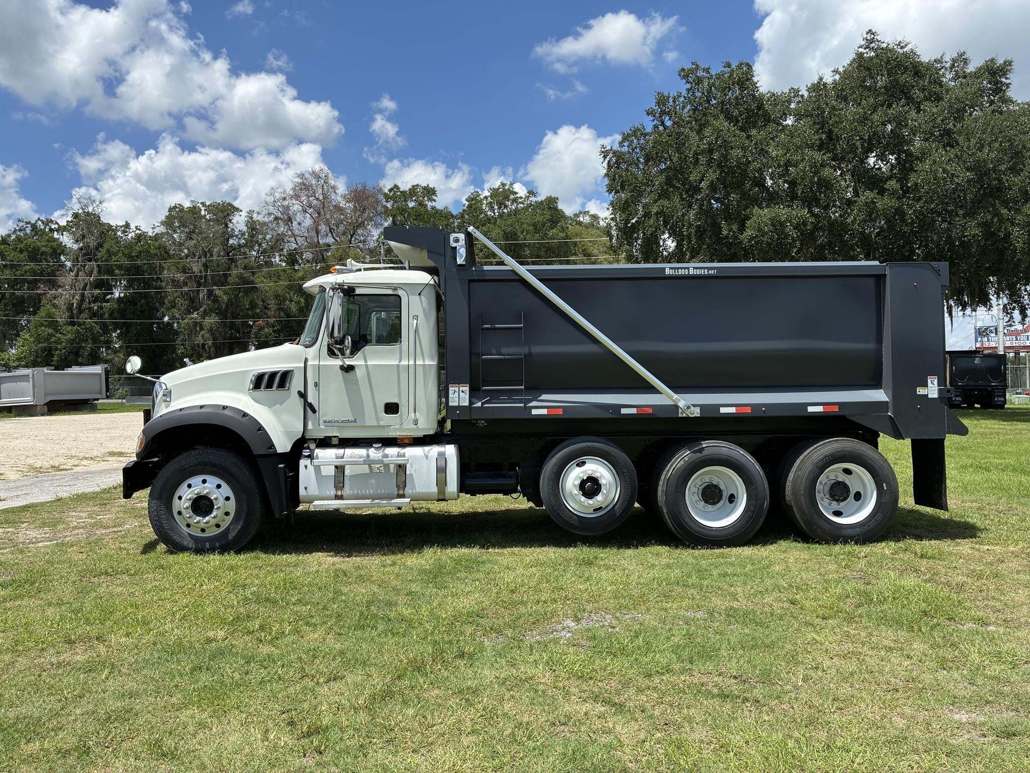 2014 Mack GRANITE GU713
