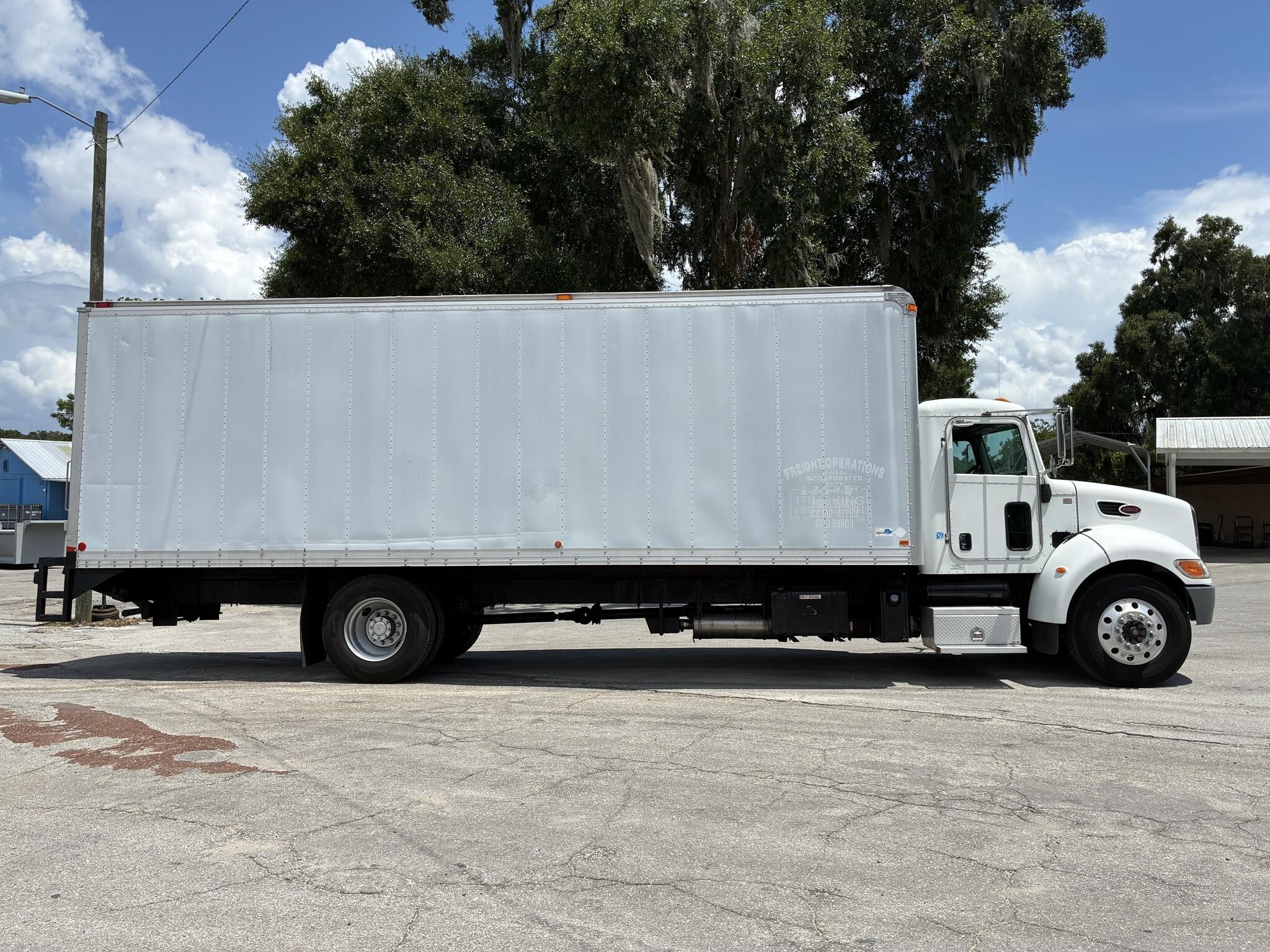 2013 Peterbilt 337