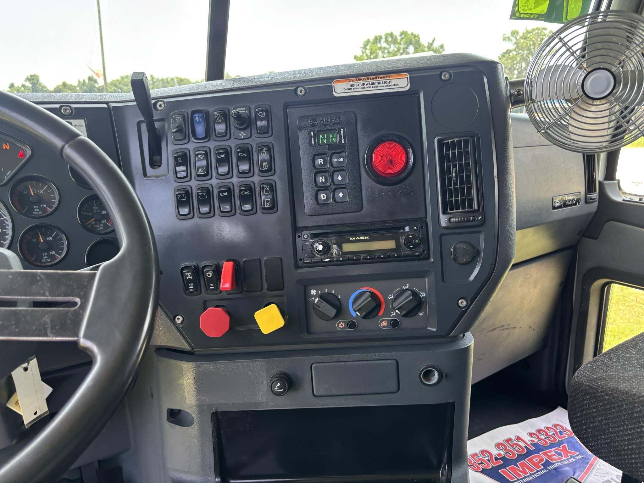 2012 Mack GRANITE GU813