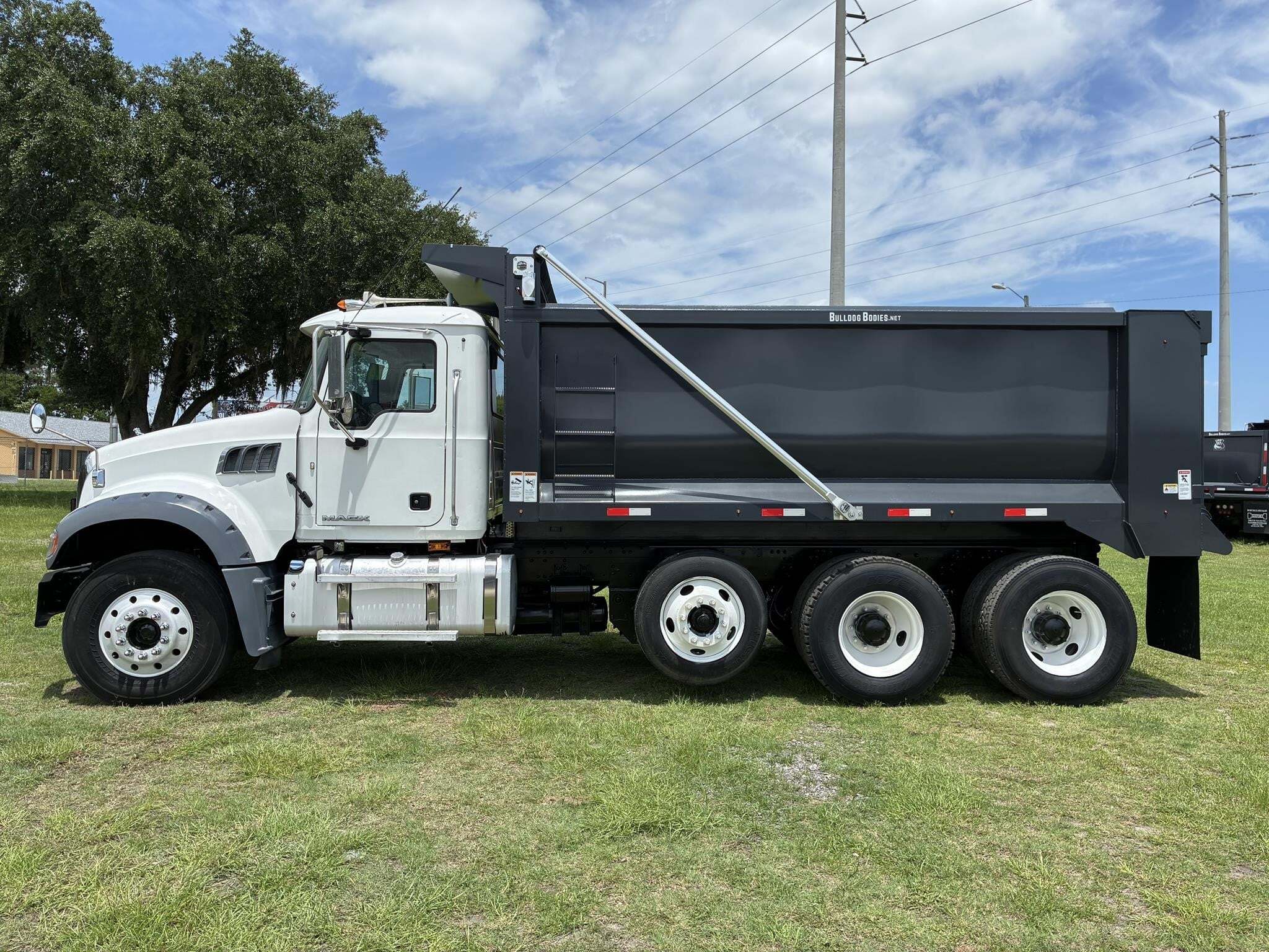 2014 Mack GRANITE GU713