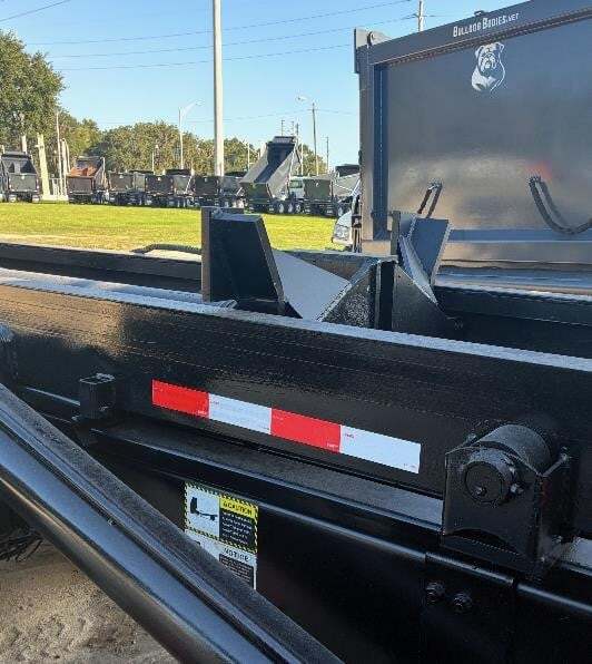 2012 Mack GRANITE GU813