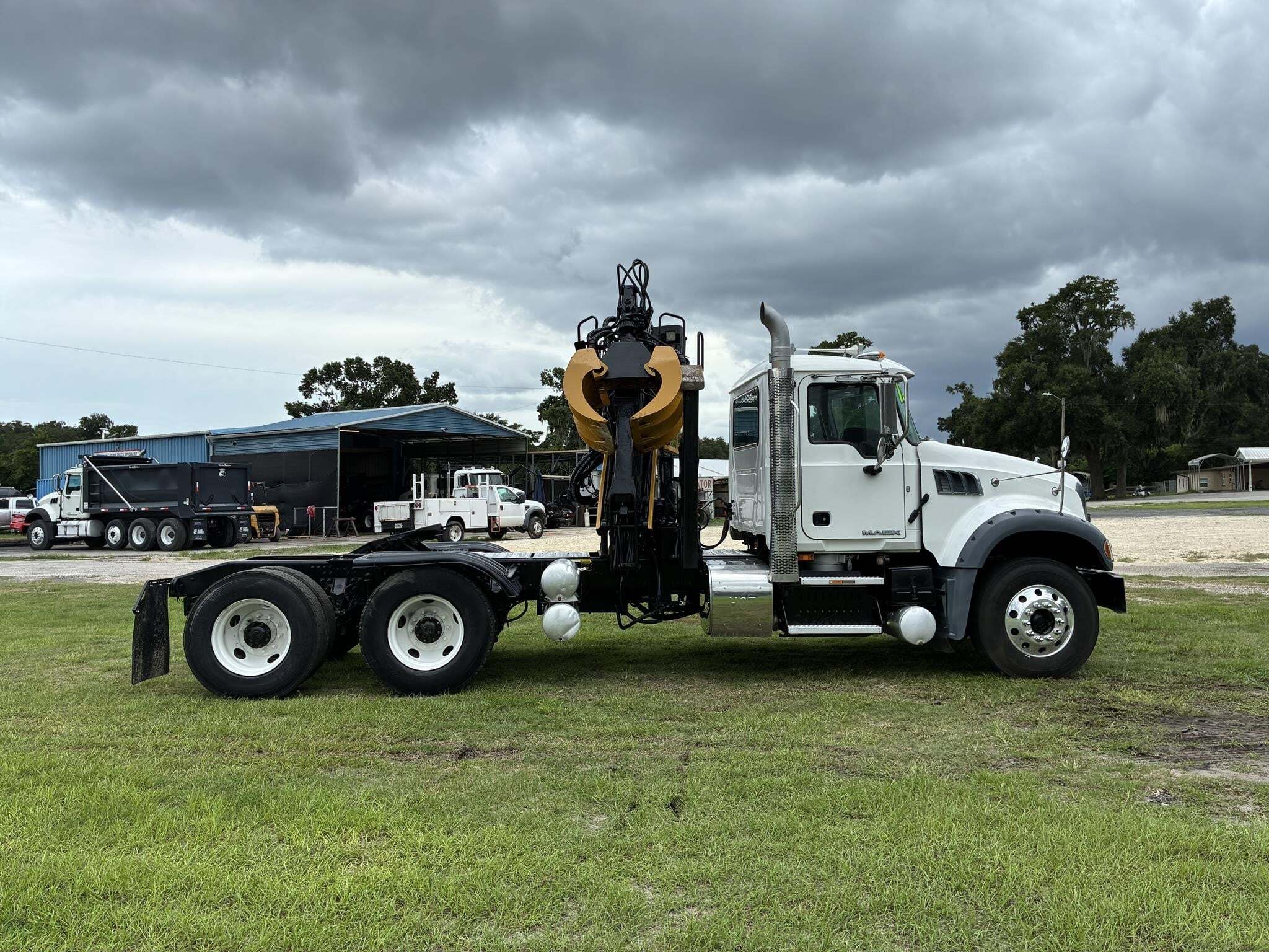 2017 Mack GRANITE GU713