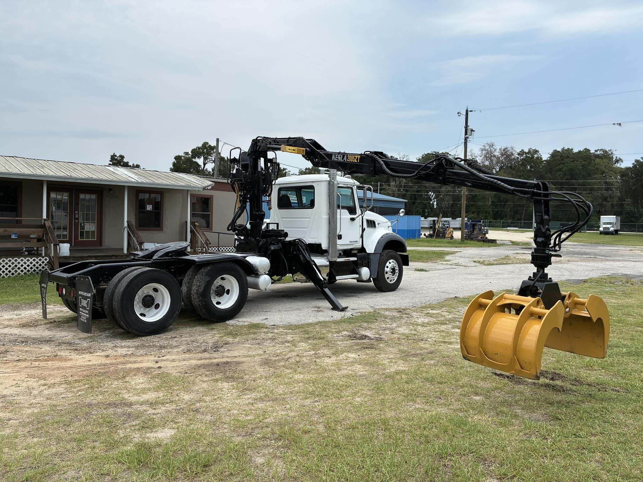 2017 Mack GRANITE GU713