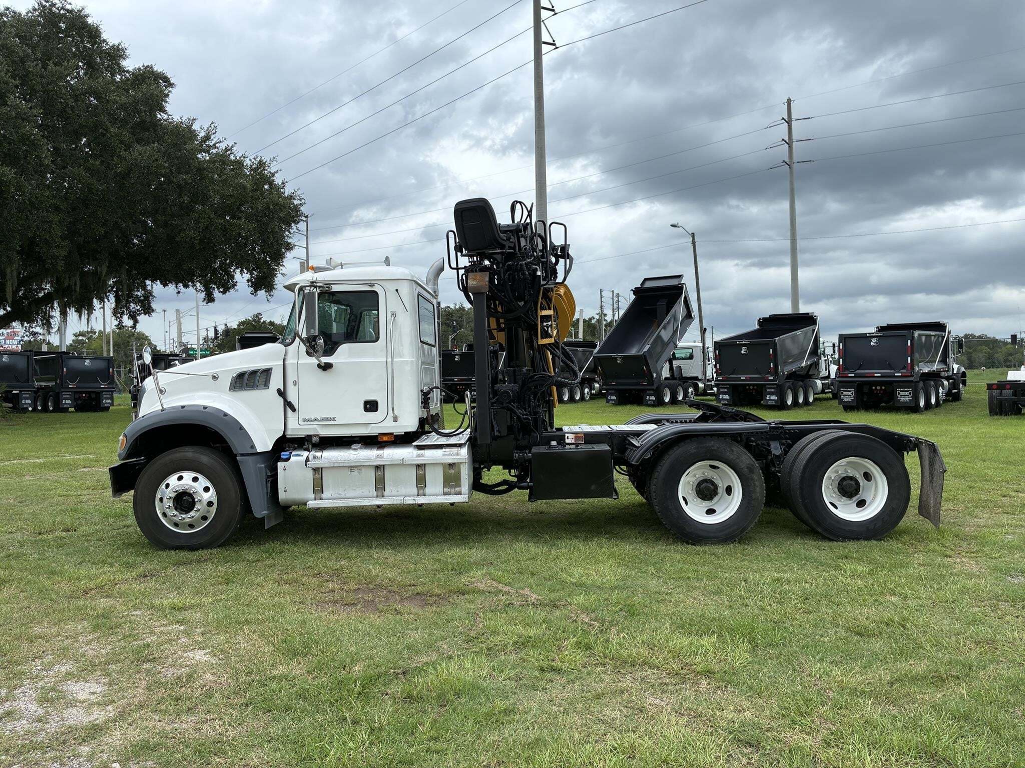2017 Mack GRANITE GU713