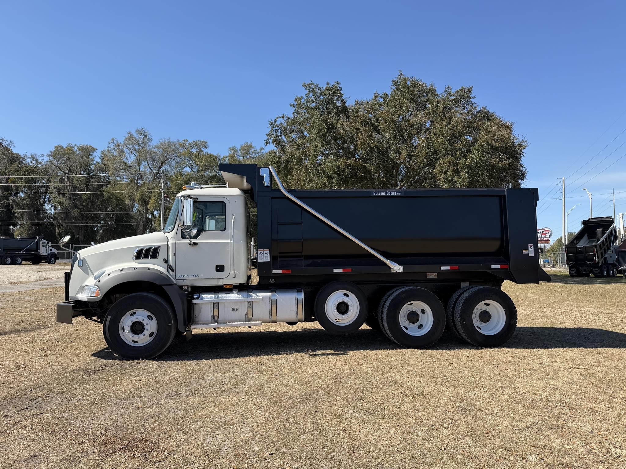 2015 Mack GRANITE GU813