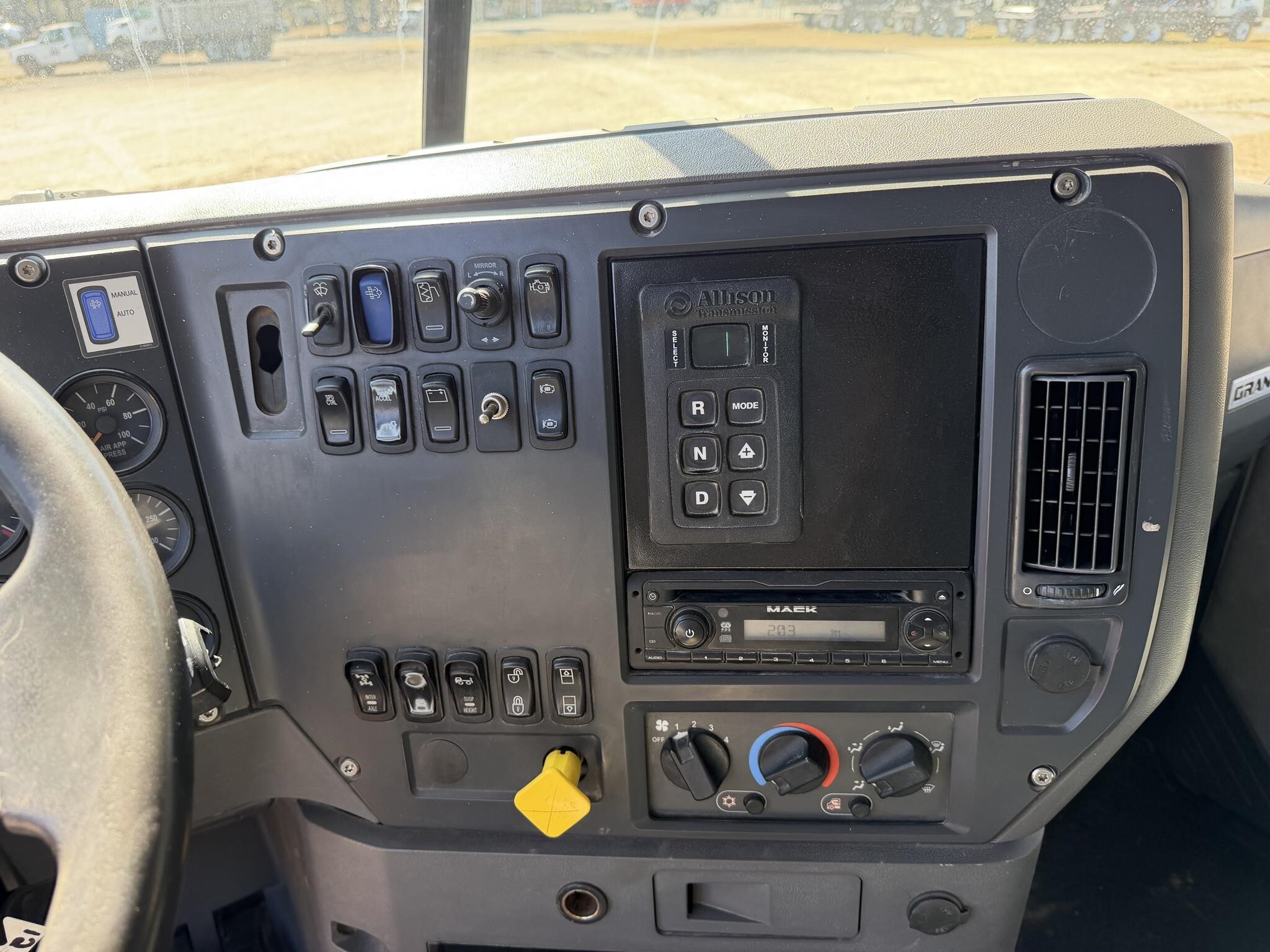 2015 Mack GRANITE GU813