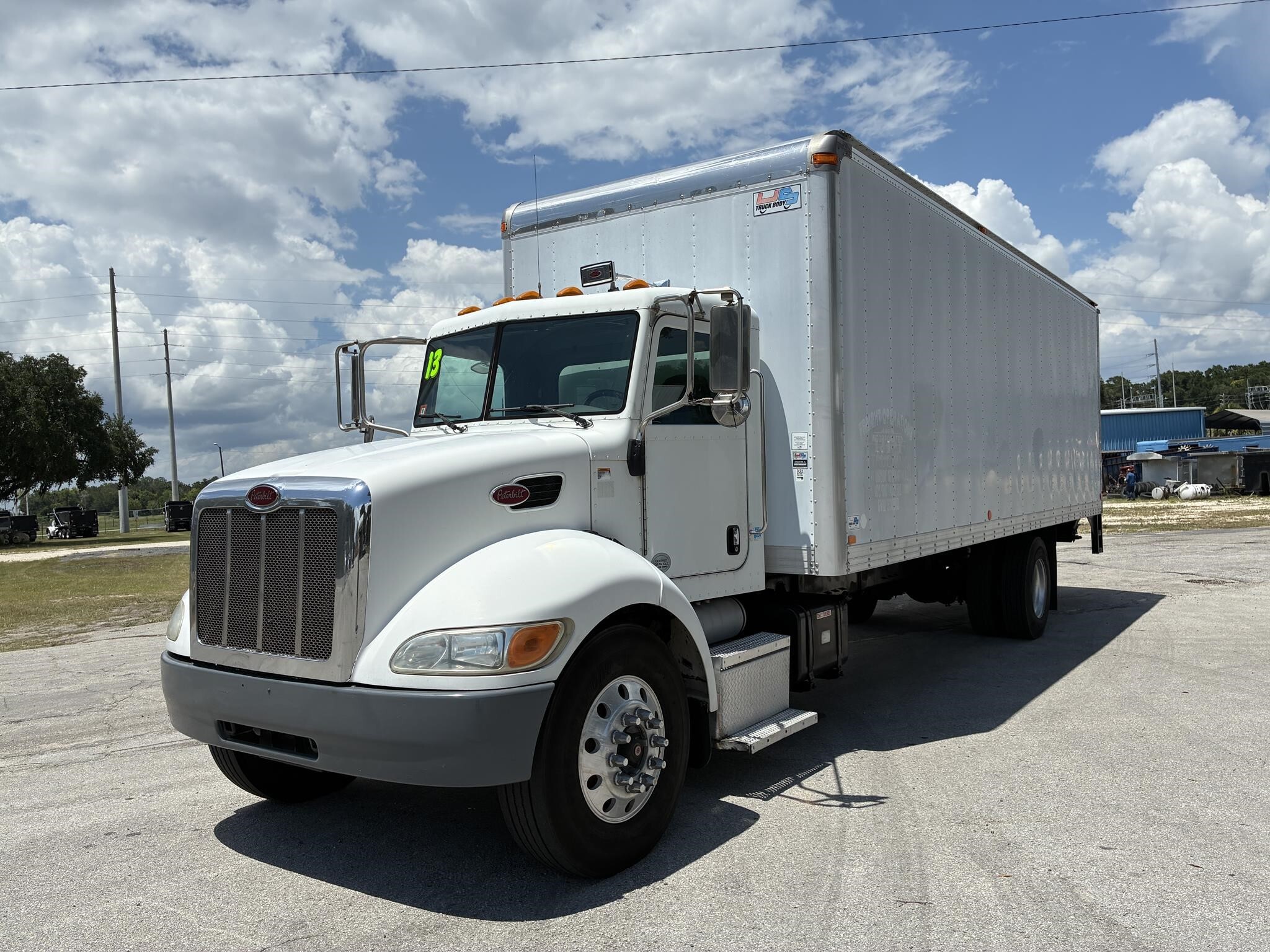 Photo of 2013 Peterbilt 337