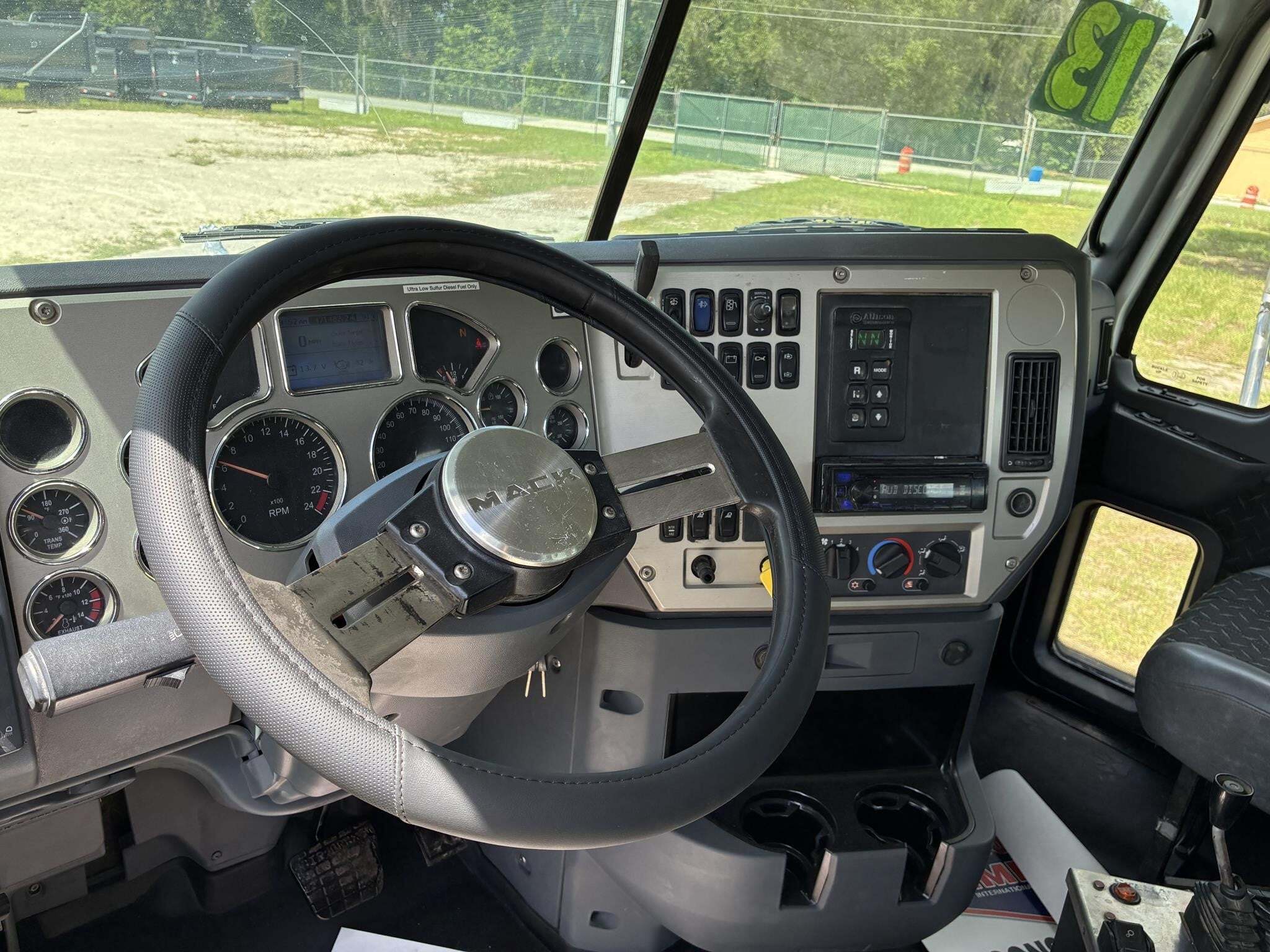 2013 Mack GRANITE GU813