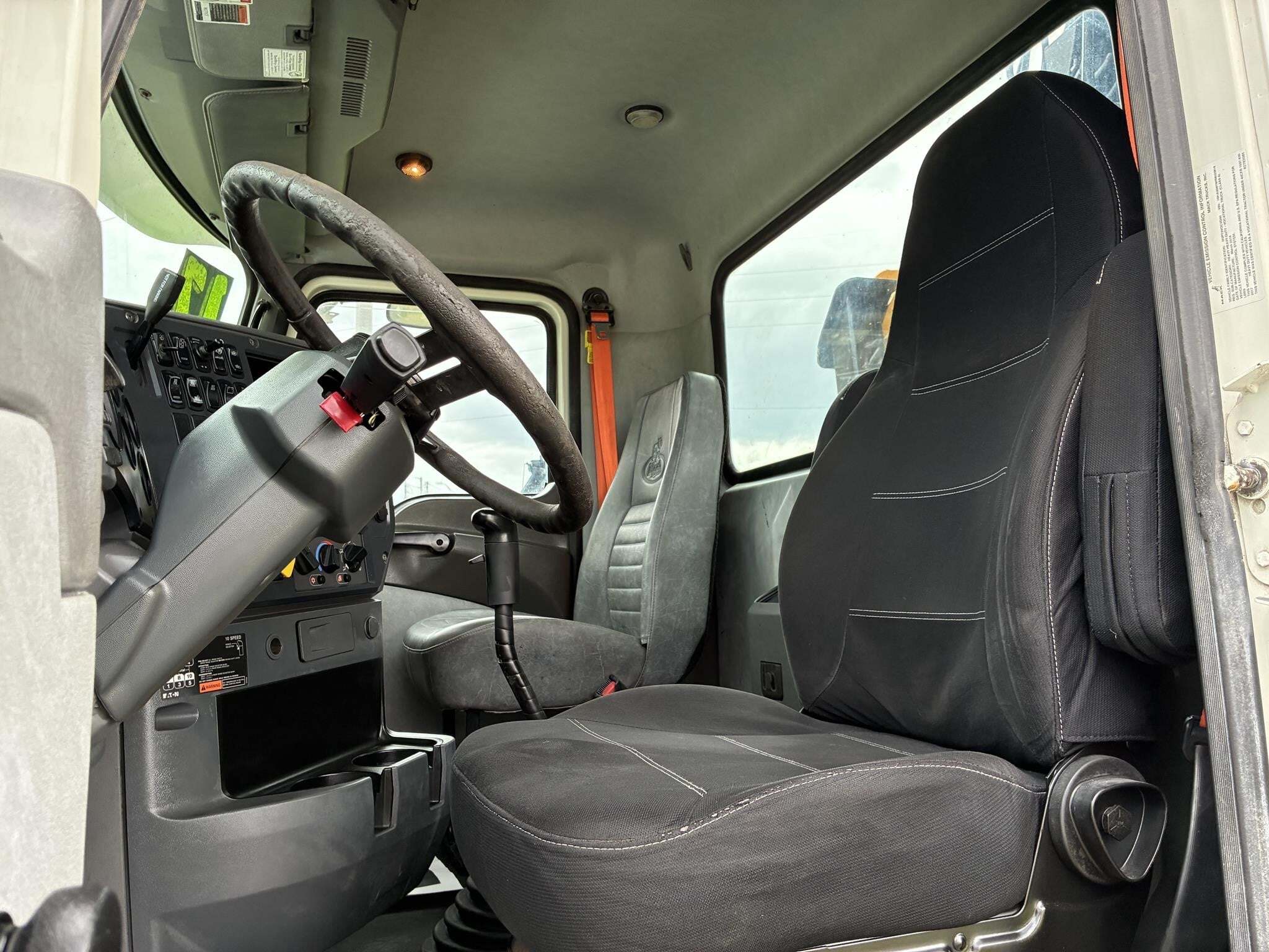 2017 Mack GRANITE GU713