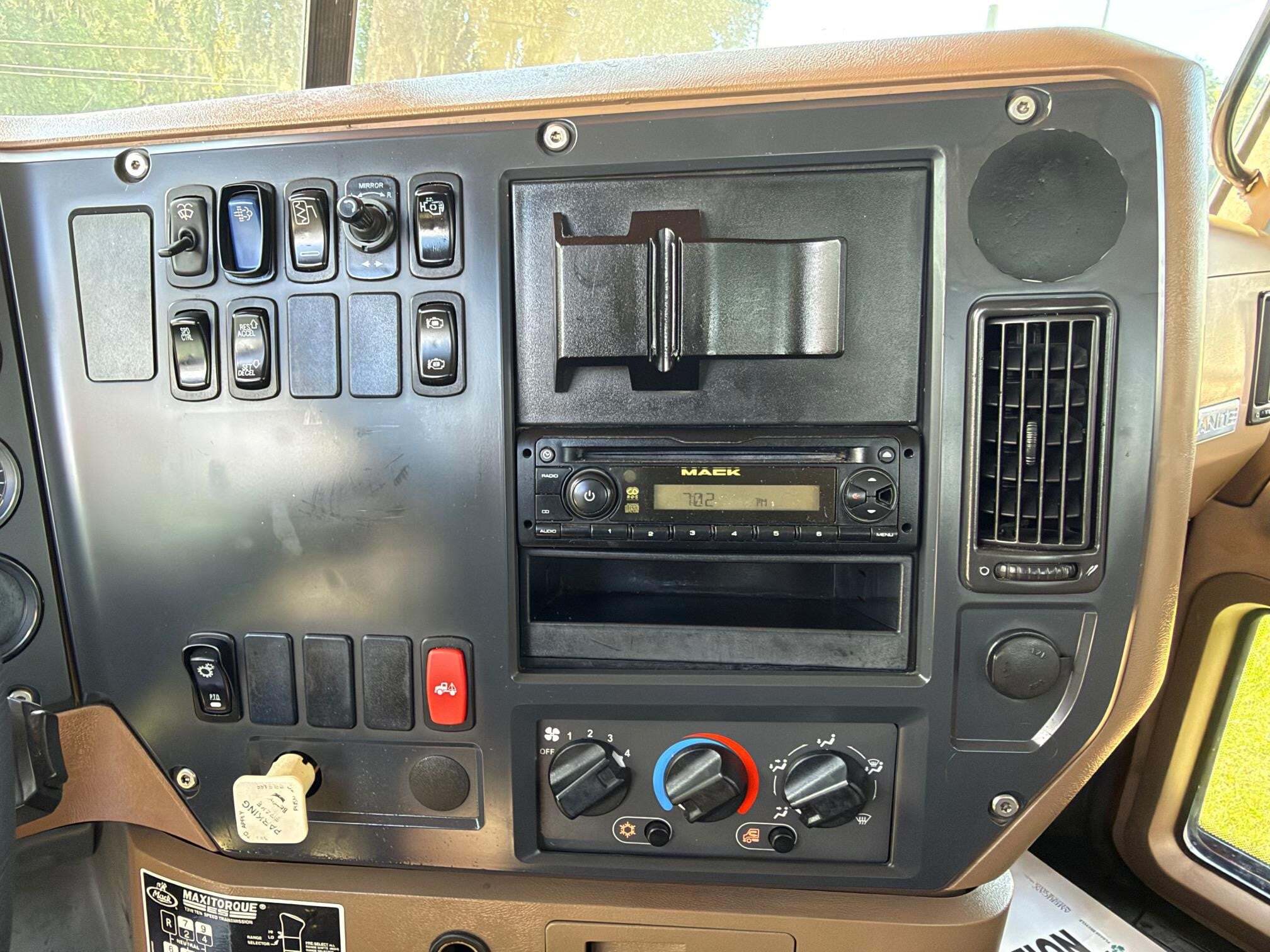 2014 Mack GRANITE GU813
