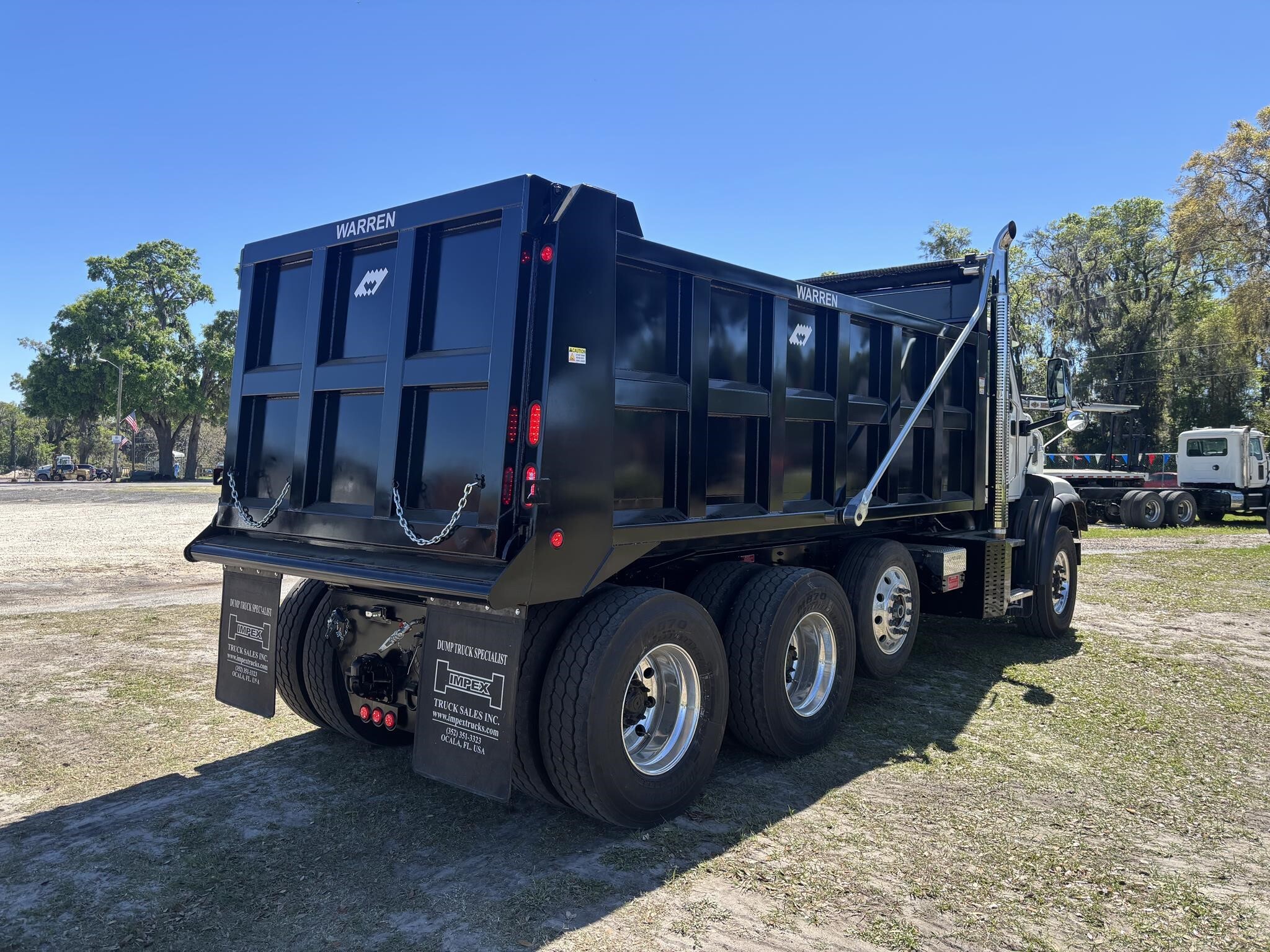2024 Autocar DC64