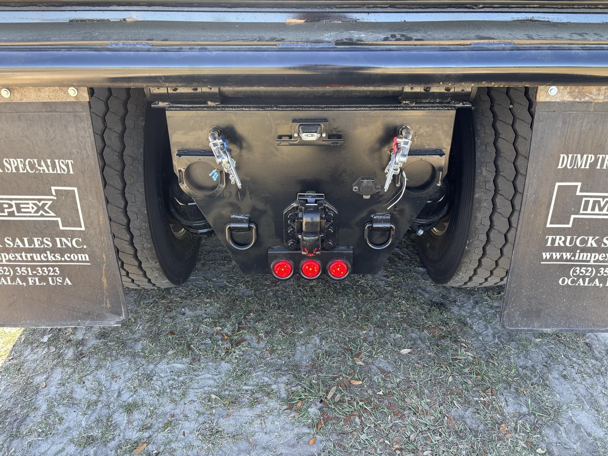 2024 Autocar DC64